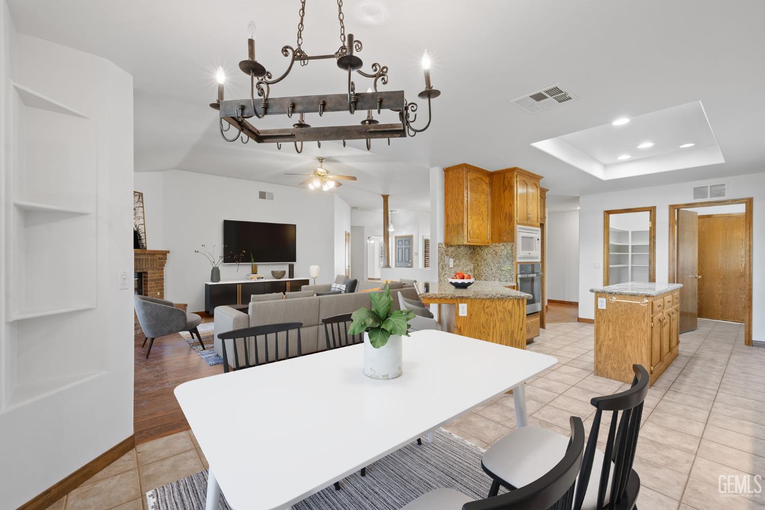 Bakersfield, California, 93311, United States, 5 Bedrooms Bedrooms, ,3 BathroomsBathrooms,Residential,For Sale,1941584