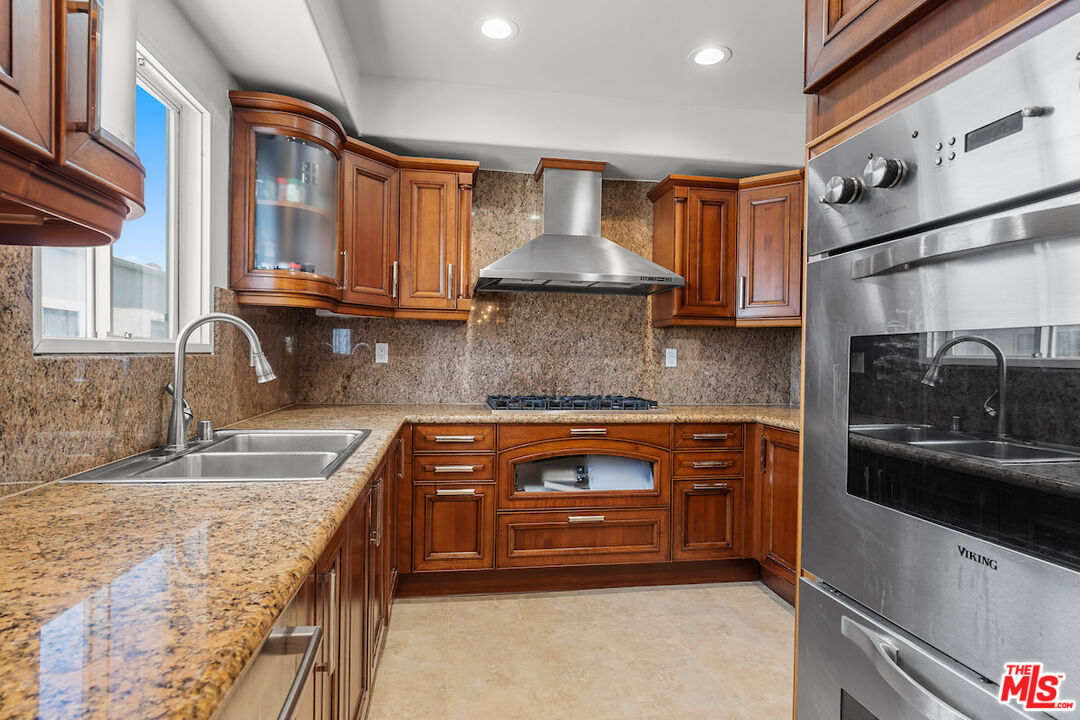 Los Angeles, California, 90049, United States, 3 Bedrooms Bedrooms, ,3 BathroomsBathrooms,Residential,For Sale,1885770