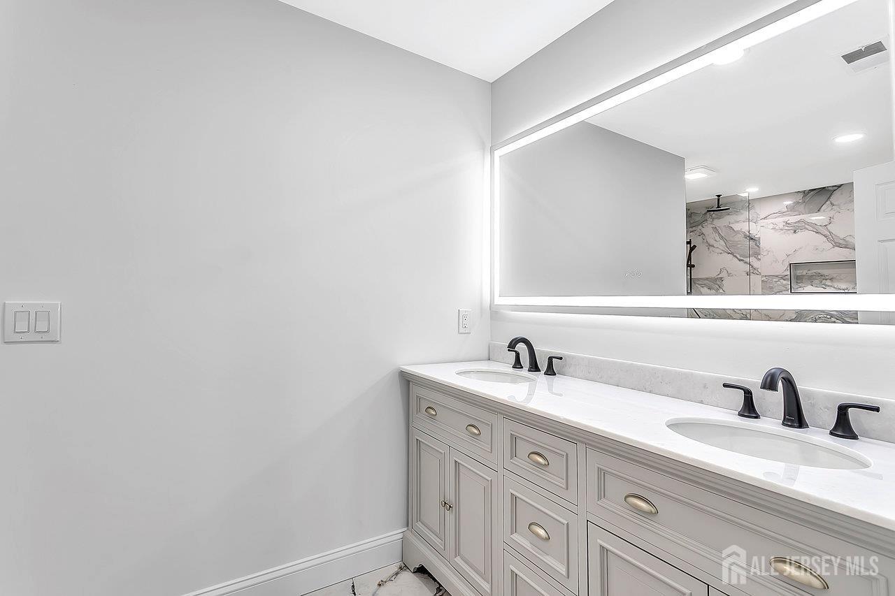 Monroe, New Jersey, 08831, United States, 2 Bedrooms Bedrooms, ,3 BathroomsBathrooms,Residential,For Sale,1918602