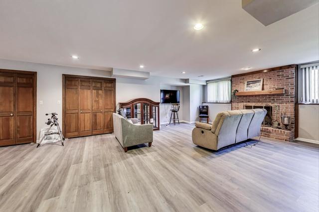 Barrington, Illinois, 60010, United States, 5 Bedrooms Bedrooms, ,6 BathroomsBathrooms,Residential,For Sale,2048661