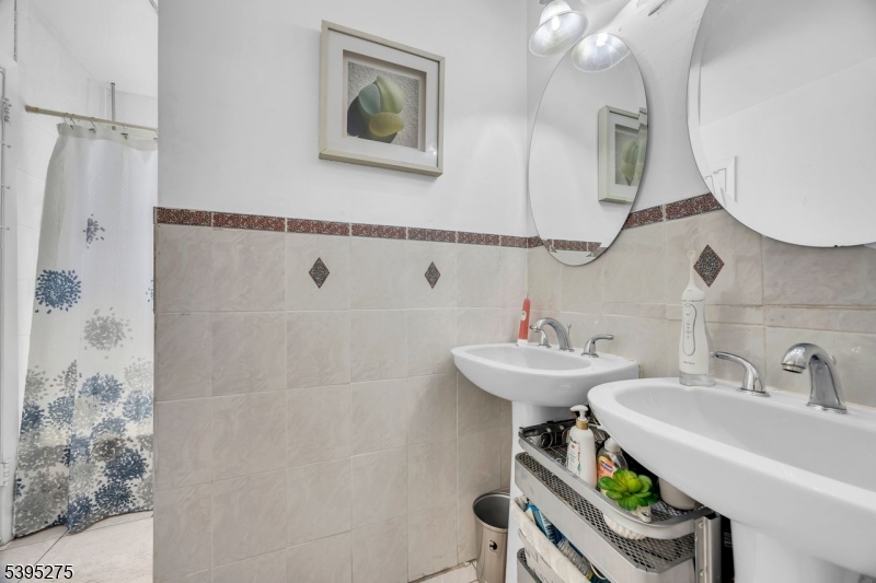 Franklin Twp., New Jersey, 08873, United States, 4 Bedrooms Bedrooms, ,3 BathroomsBathrooms,Residential,For Sale,1988990