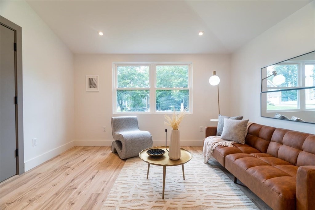 Reading, Massachusetts, 01867, United States, 3 Bedrooms Bedrooms, ,3 BathroomsBathrooms,Residential,For Sale,1880816