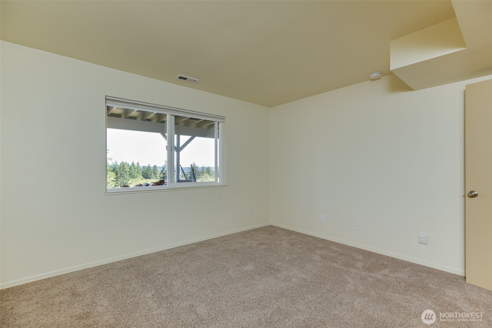Oak Harbor, Washington, 98277, United States, 3 Bedrooms Bedrooms, ,1 BathroomBathrooms,Residential,For Sale,1896495
