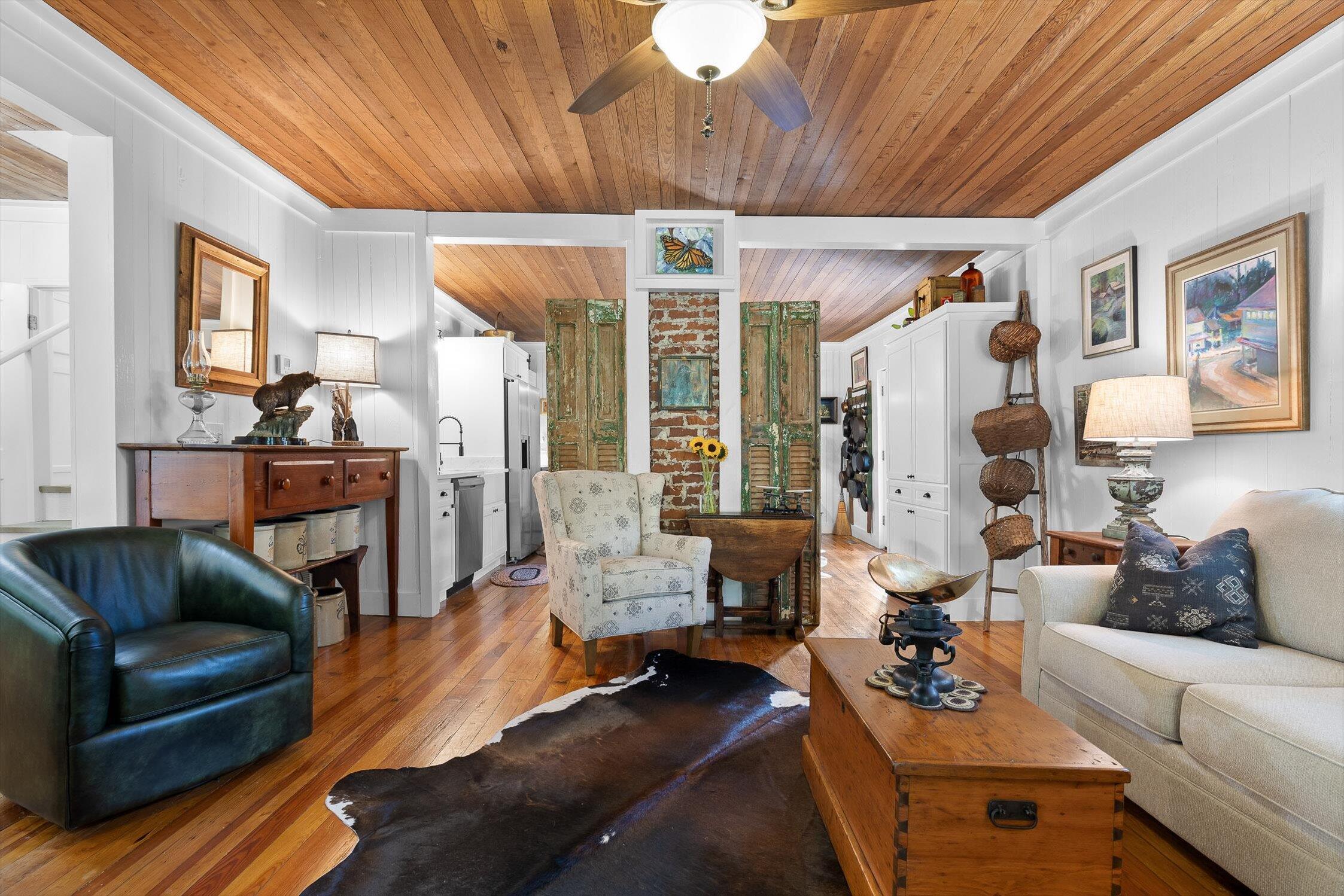 Mentone, Alabama, 35984, United States, 3 Bedrooms Bedrooms, ,2 BathroomsBathrooms,Residential,For Sale,1973723