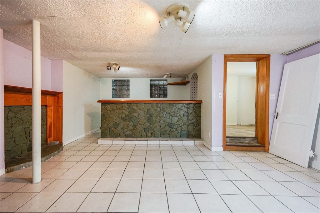 Fall River, Massachusetts, 02720, United States, 6 Bedrooms Bedrooms, ,3 BathroomsBathrooms,Residential,For Sale,1992574