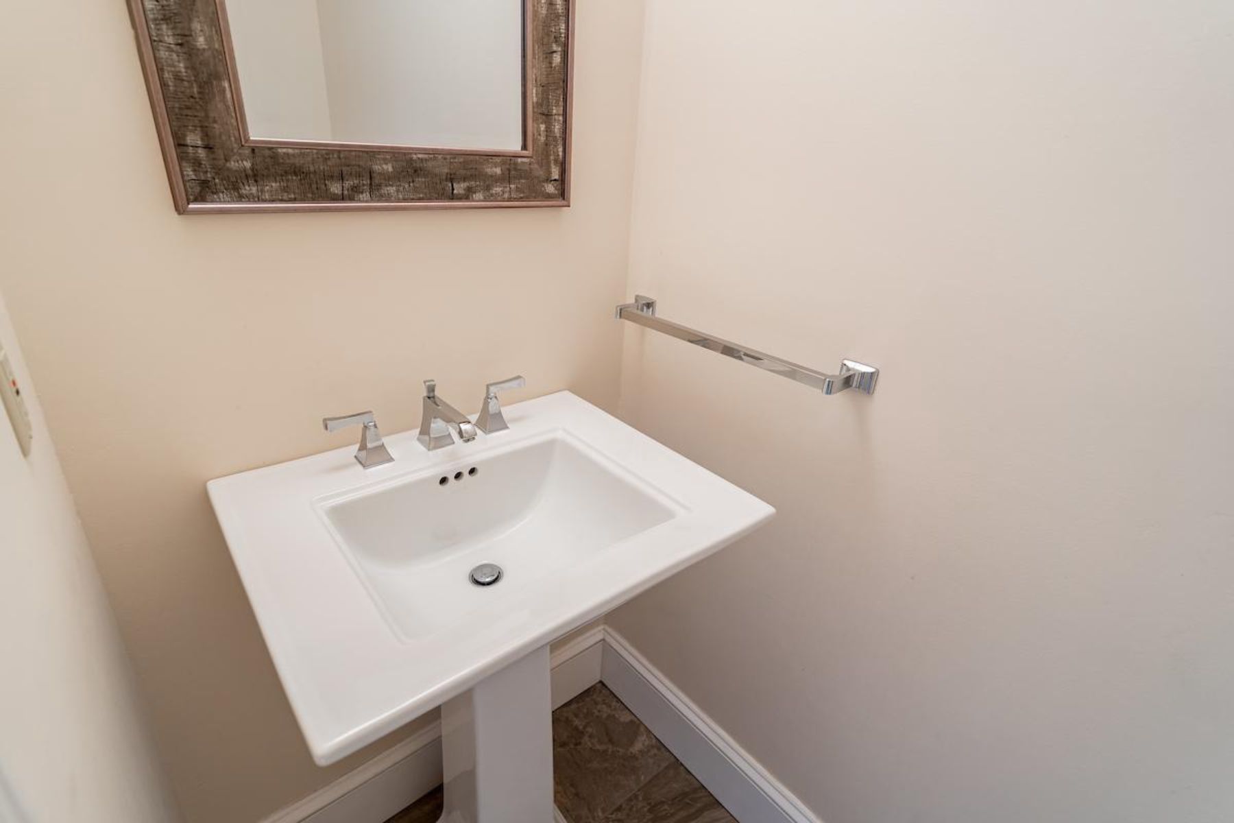  7348 Lewinsville Square Place, Mclean, VA, 22101 - 物件實景