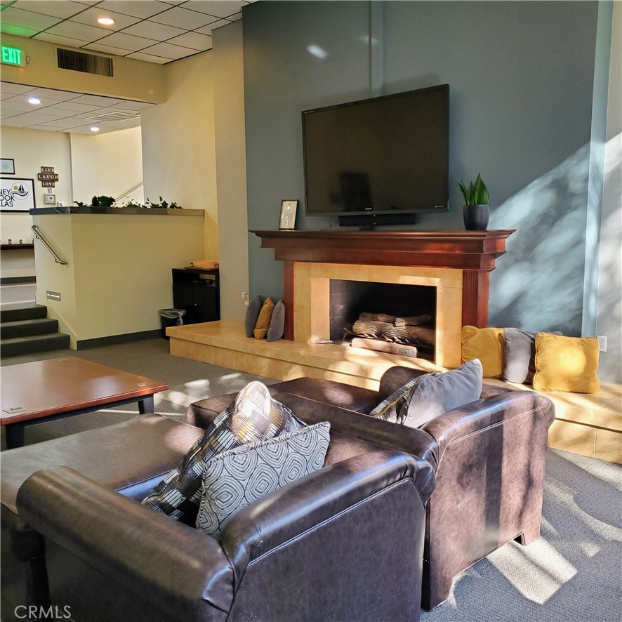 Long Beach, California, 90814, United States, 2 Bedrooms Bedrooms, ,2 BathroomsBathrooms,Residential,For Sale,1949183