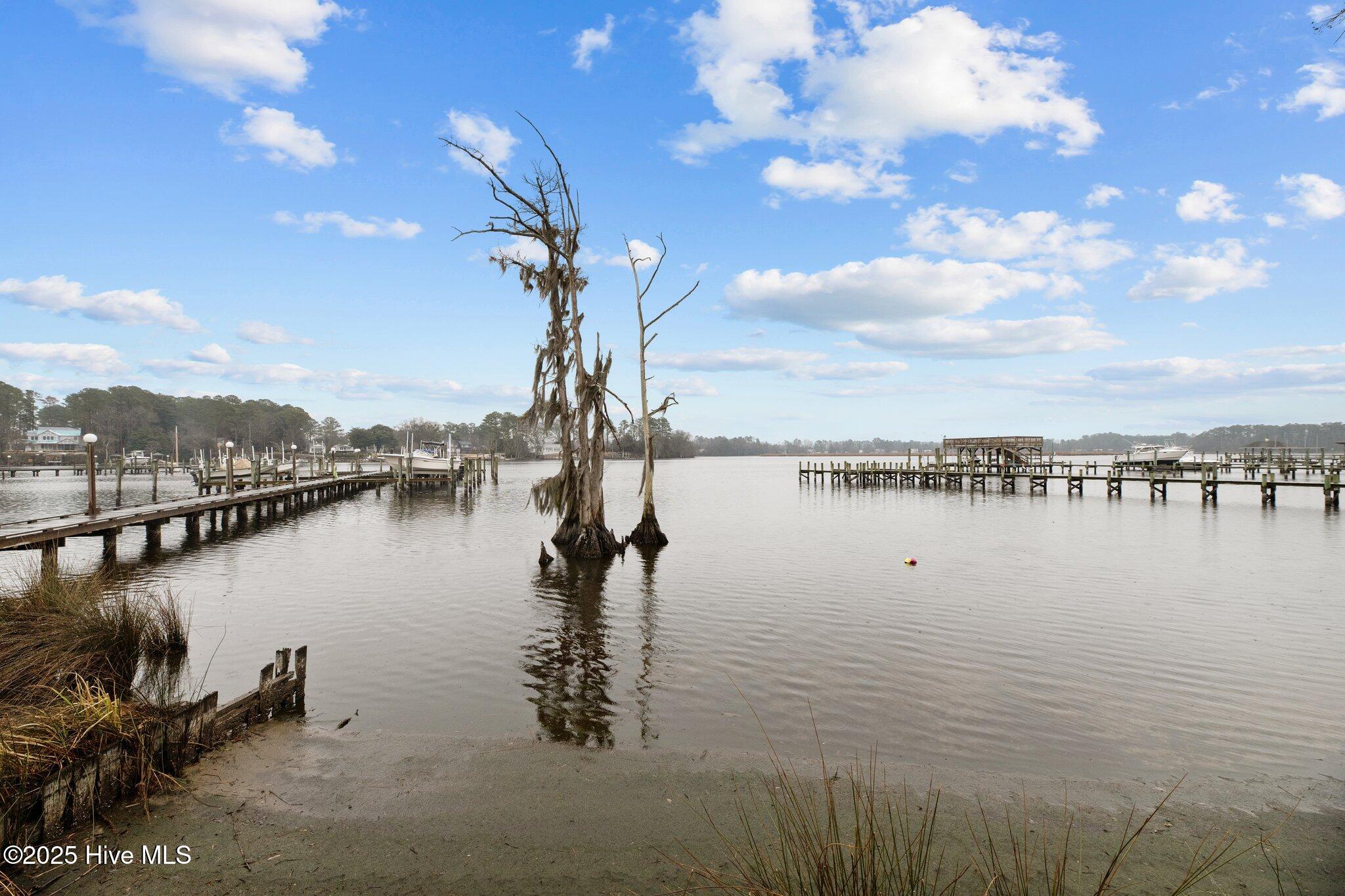 New Bern, North Carolina, 28562, United States, 2 Bedrooms Bedrooms, ,3 BathroomsBathrooms,Residential,For Sale,1695183