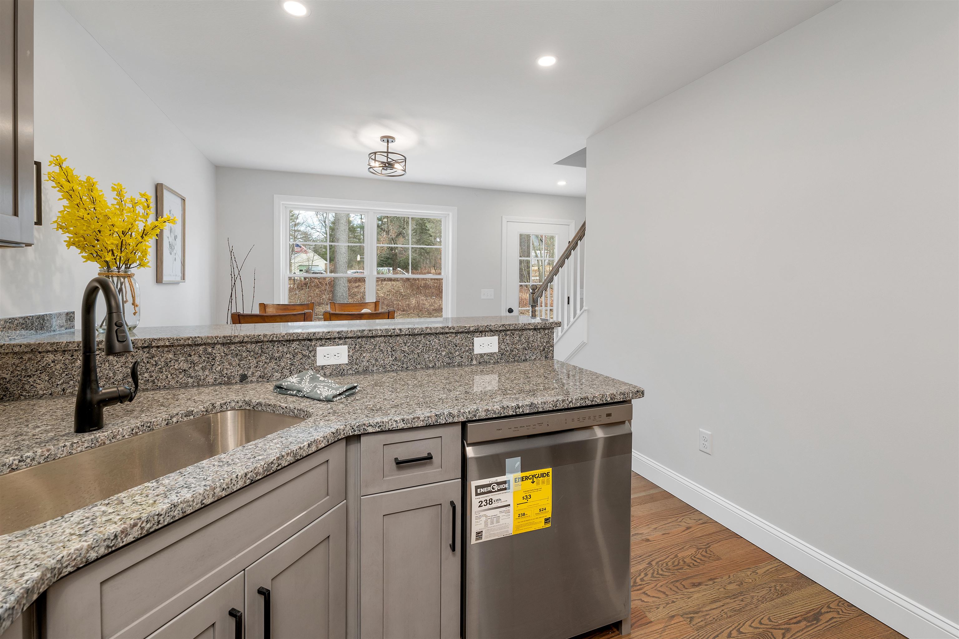 Litchfield, New Hampshire, 03052, United States, 3 Bedrooms Bedrooms, ,2 BathroomsBathrooms,Residential,For Sale,1860040