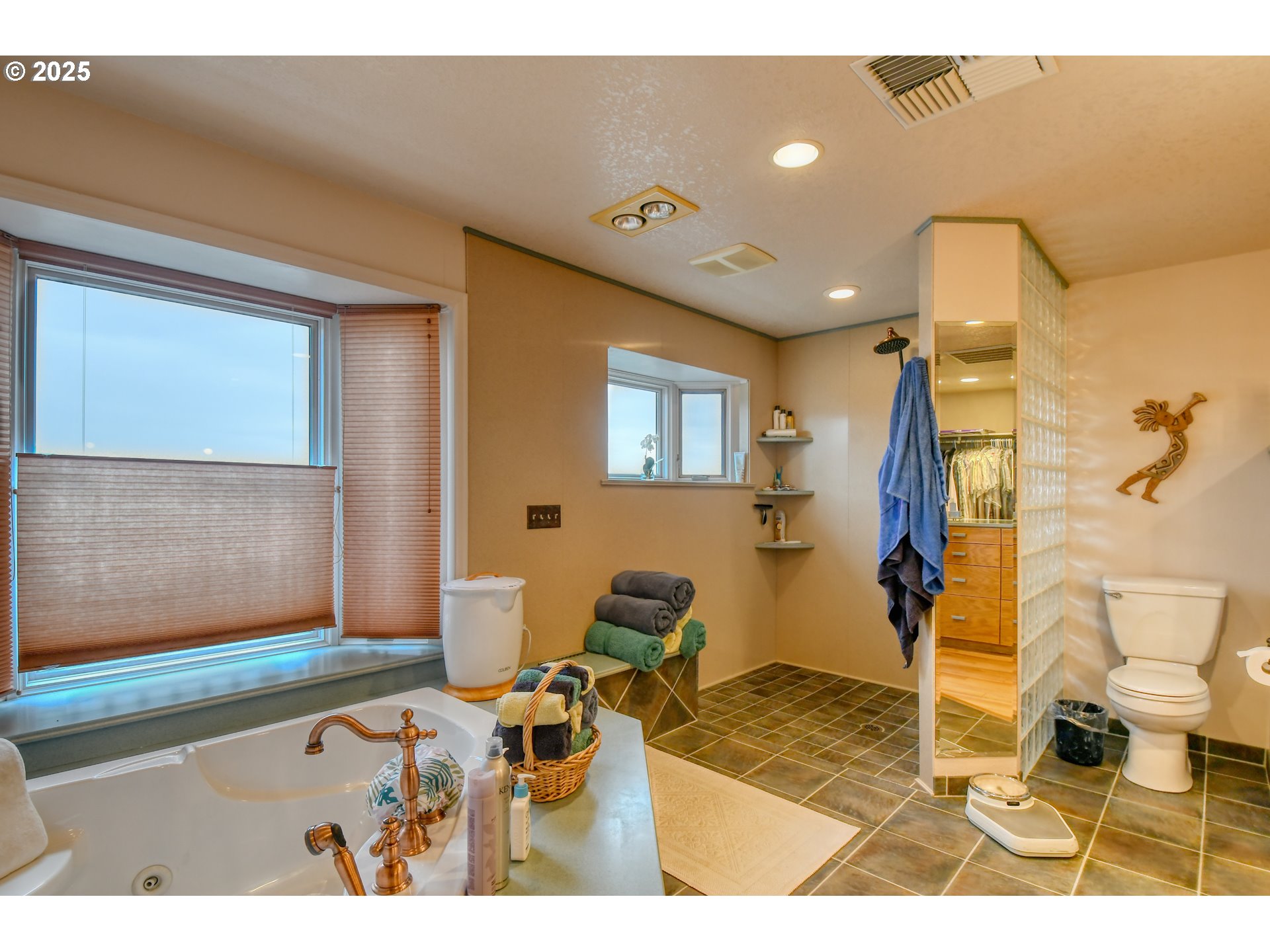 Pendleton, Oregon, 97801, United States, 5 Bedrooms Bedrooms, ,5 BathroomsBathrooms,Residential,For Sale,1691244