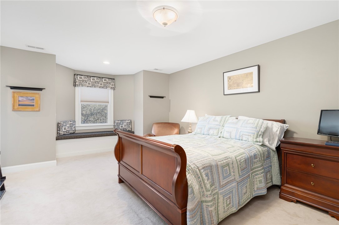 East Greenwich, Rhode Island, 02818, United States, 5 Bedrooms Bedrooms, ,7 BathroomsBathrooms,Residential,For Sale,1940425