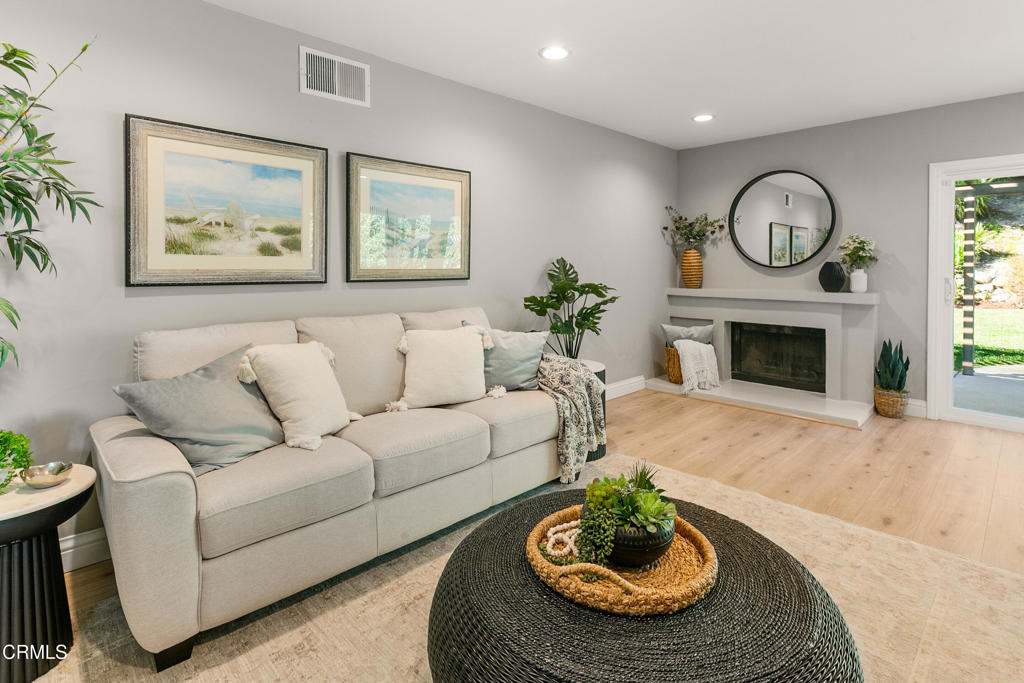 Thousand Oaks, California, 91362, United States, 4 Bedrooms Bedrooms, ,2 BathroomsBathrooms,Residential,For Sale,1988089