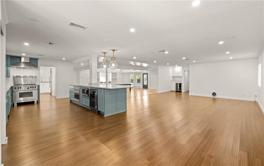 Corpus Christi, Texas, 78411, United States, 4 Bedrooms Bedrooms, ,3 BathroomsBathrooms,Residential,For Sale,1903514