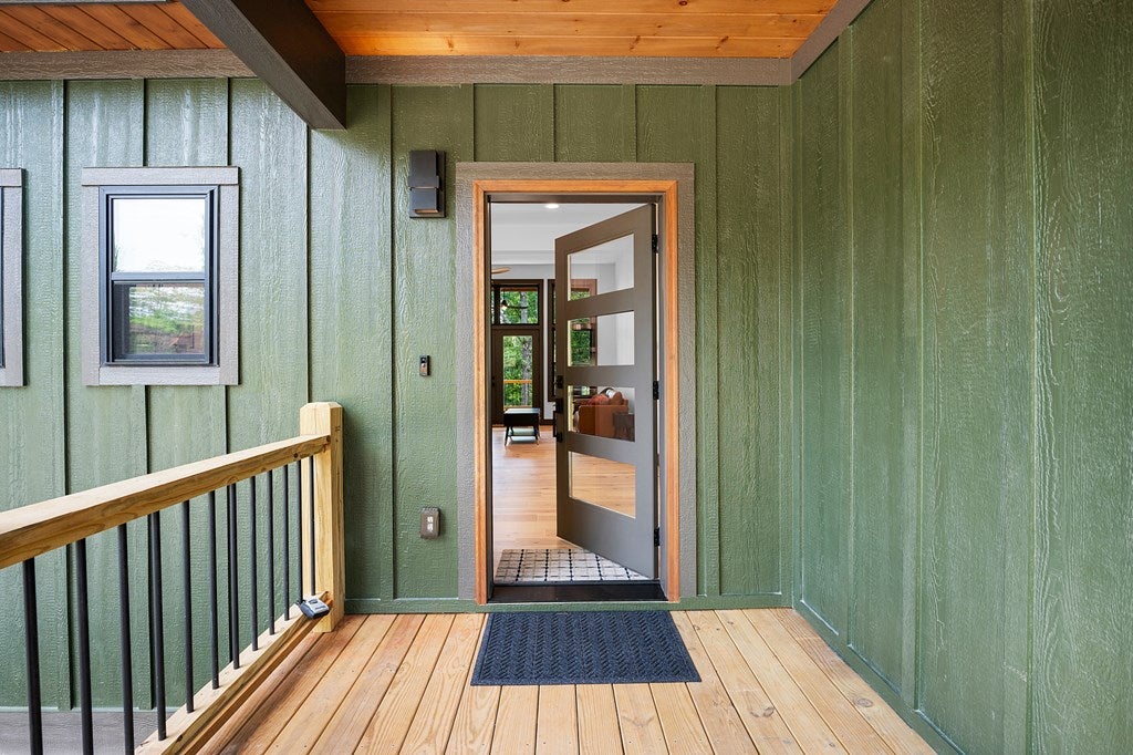 Ellijay, Georgia, 30540, United States, 3 Bedrooms Bedrooms, ,3 BathroomsBathrooms,Residential,For Sale,1840350