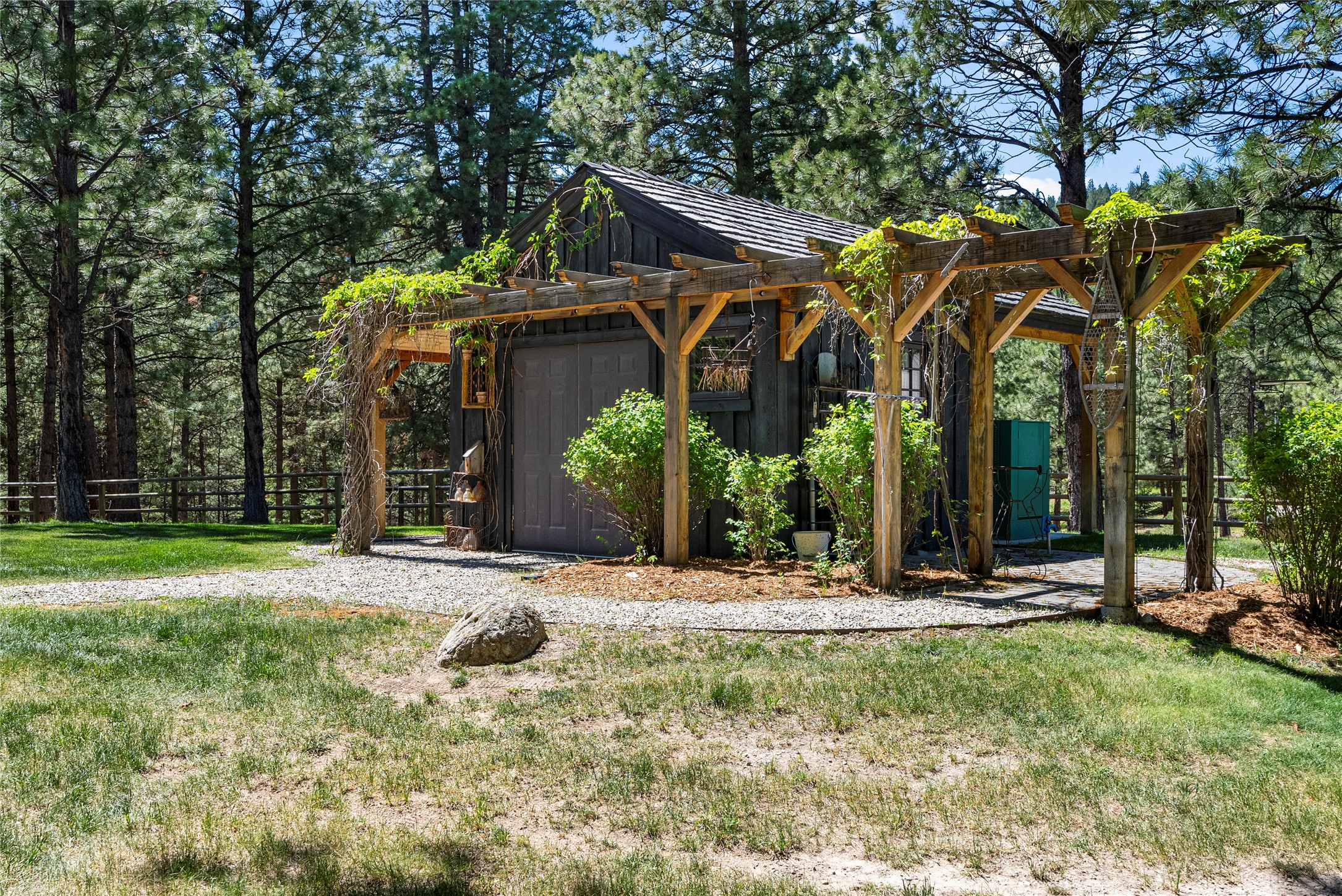  594 Bunkhouse Road - 物件實景