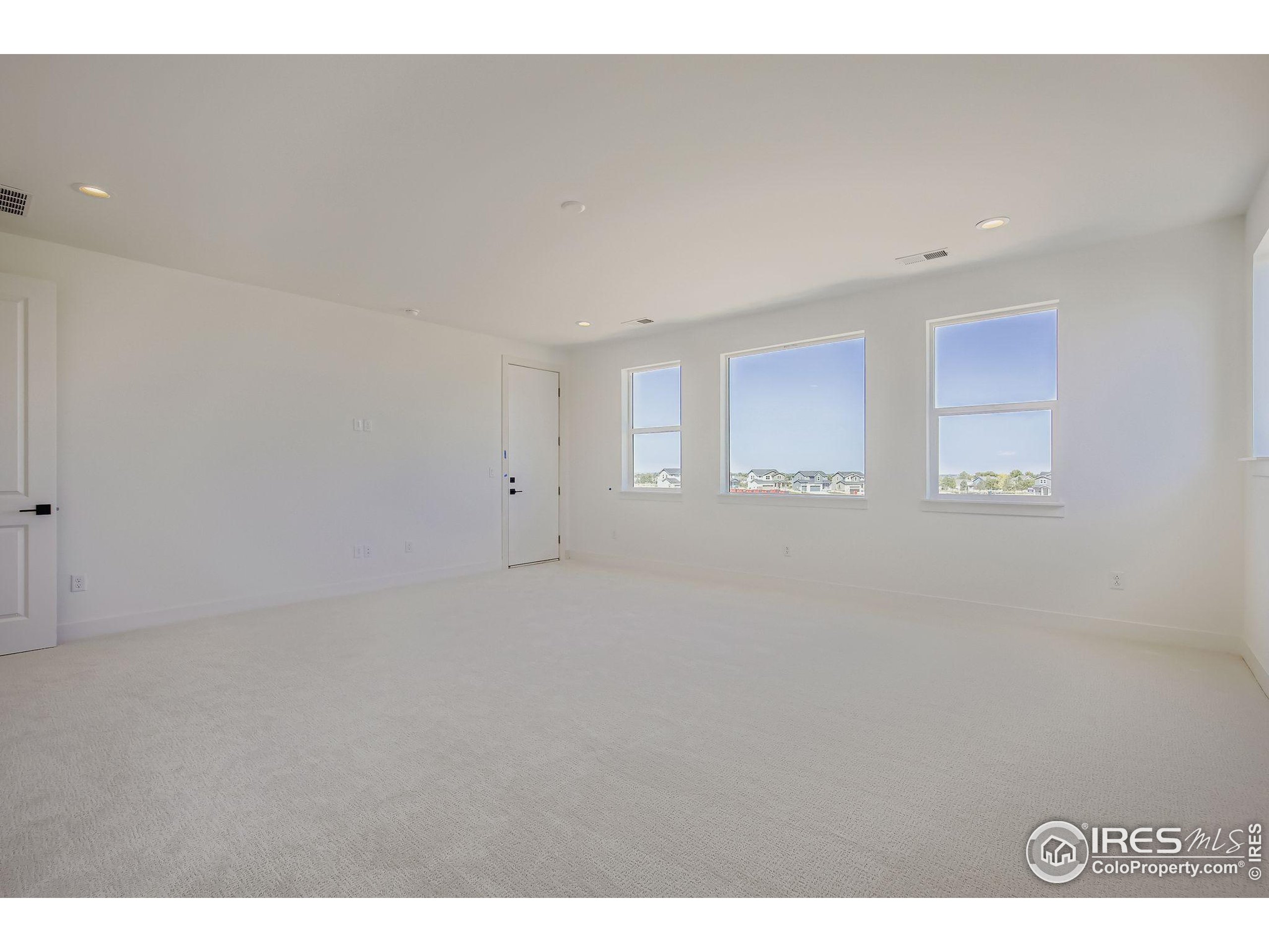 Loveland, Colorado, 80538, United States, 5 Bedrooms Bedrooms, ,6 BathroomsBathrooms,Residential,For Sale,1913101