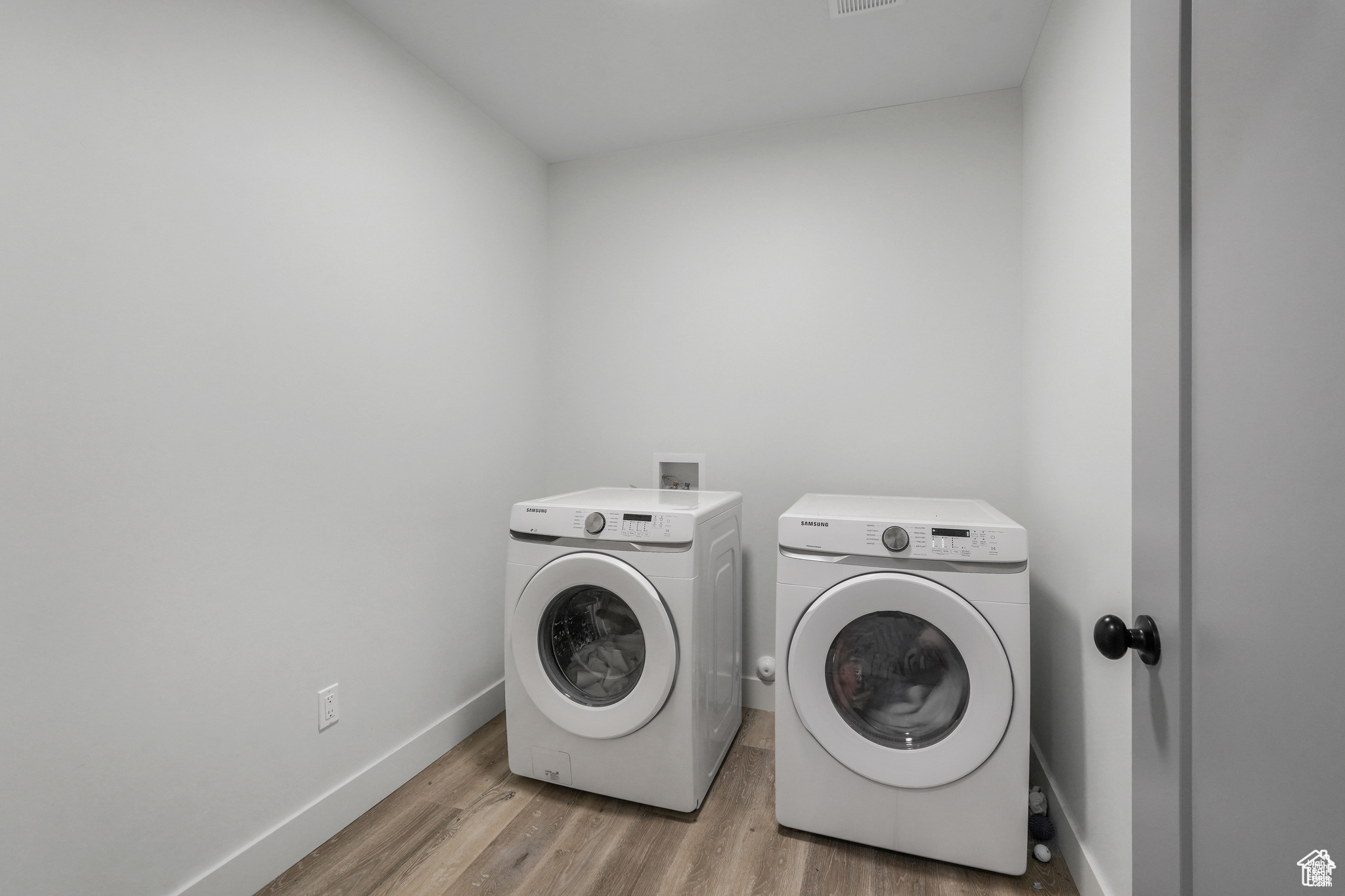 Tooele, Utah, 84074, United States, 6 Bedrooms Bedrooms, ,2 BathroomsBathrooms,Residential,For Sale,1970427