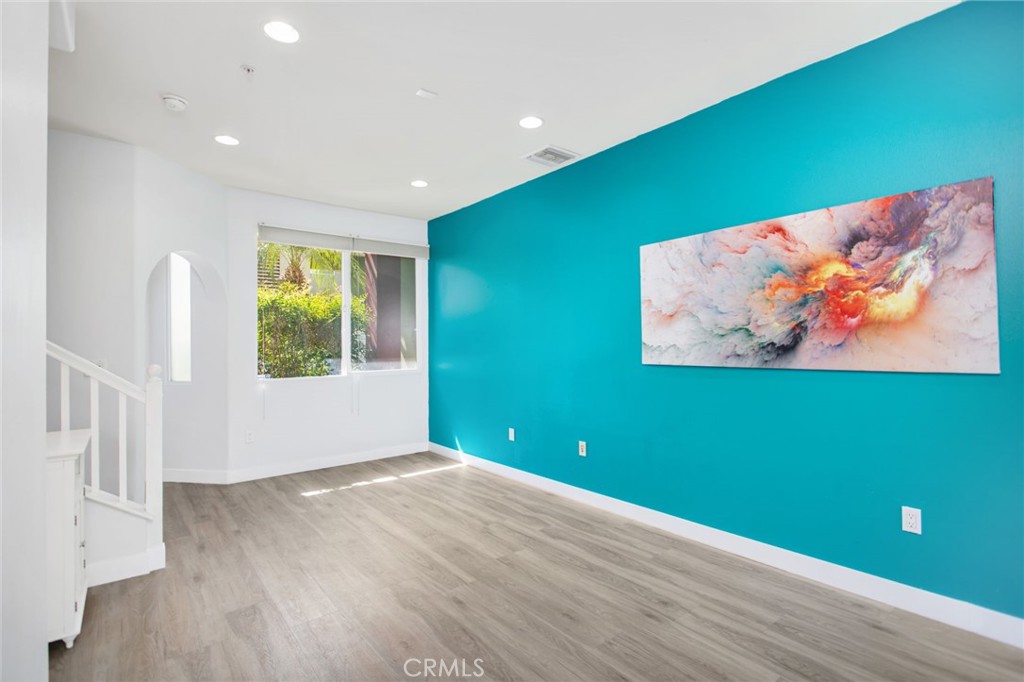 Long Beach, California, 90813, United States, 2 Bedrooms Bedrooms, ,2 BathroomsBathrooms,Residential,For Sale,1905723