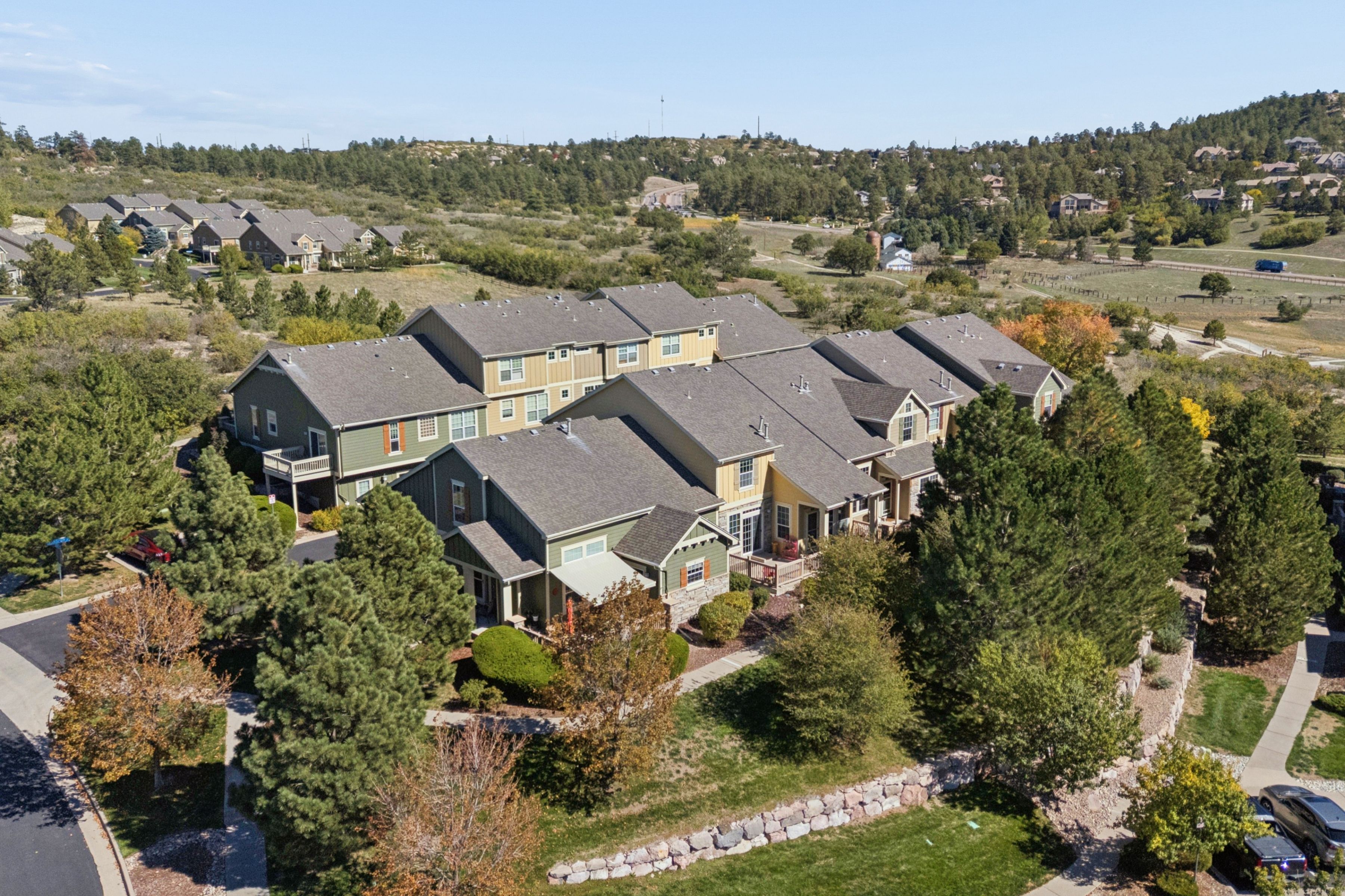  Spacious Townhouse Surrounded by Expansive Space And Mountain Views - 物件實景