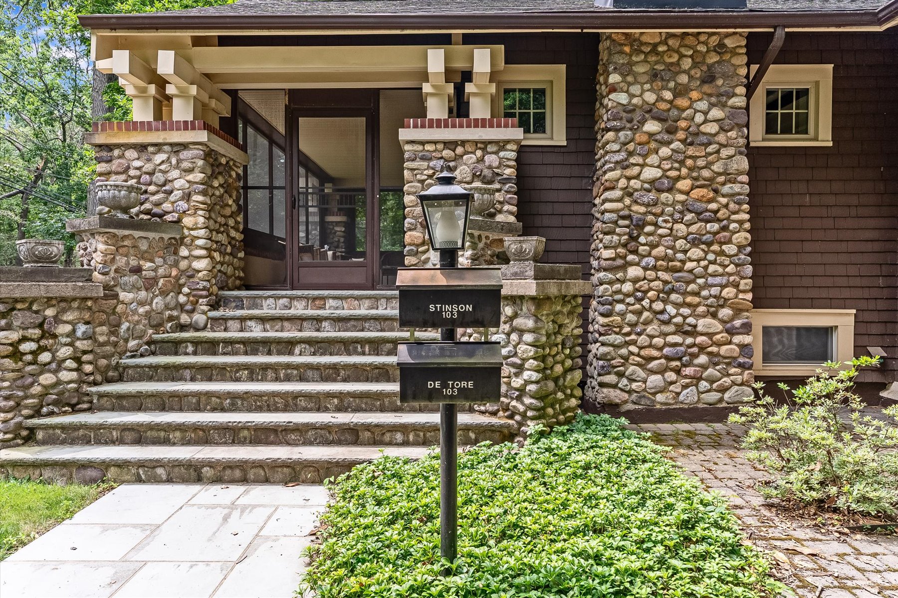  Authentic Craftsman-Style Property Offers Timeless Character - 物件實景