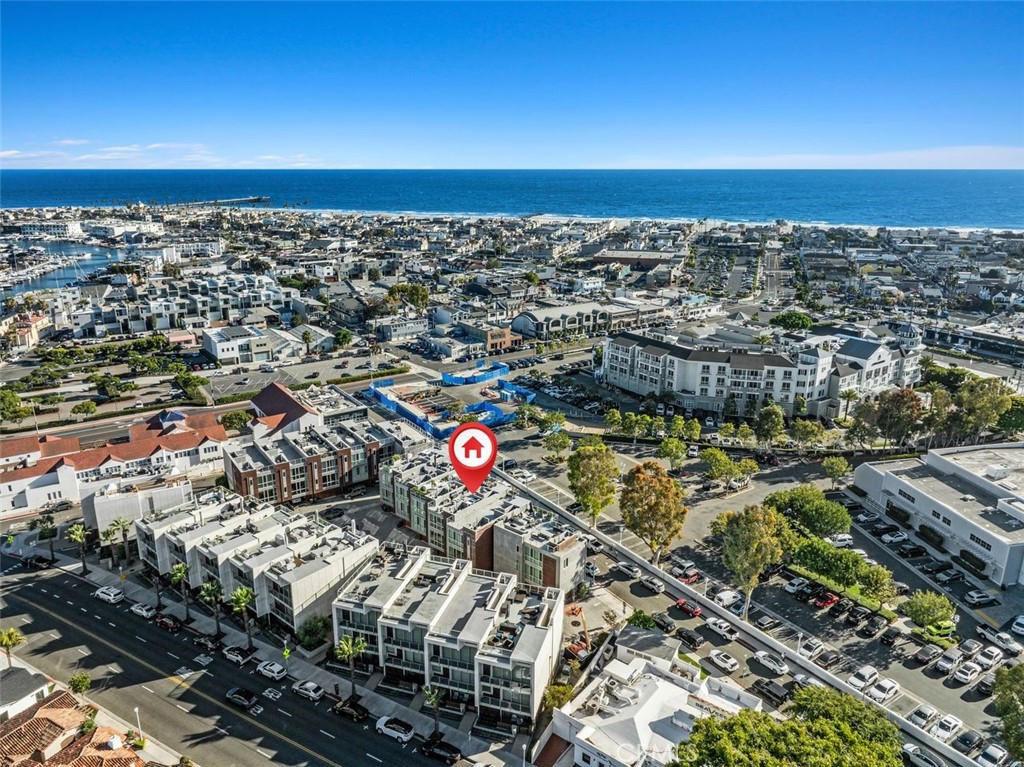 Newport Beach, California, 92663, United States, 2 Bedrooms Bedrooms, ,3 BathroomsBathrooms,Residential,For Sale,1989399