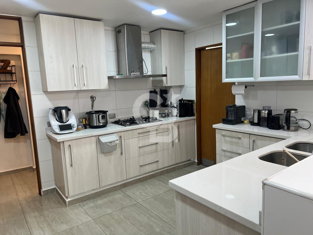 Vitacura, Chile, 3 Bedrooms Bedrooms, ,3 BathroomsBathrooms,Residential,For Sale,1991970