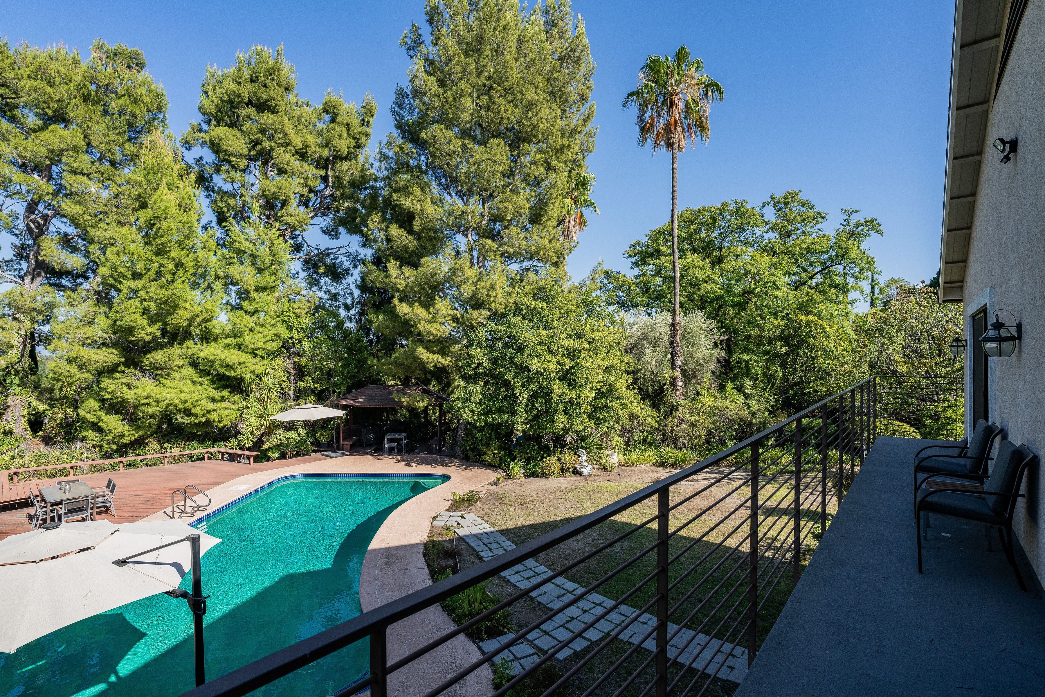  5950 Winnetka Avenue - 物件實景