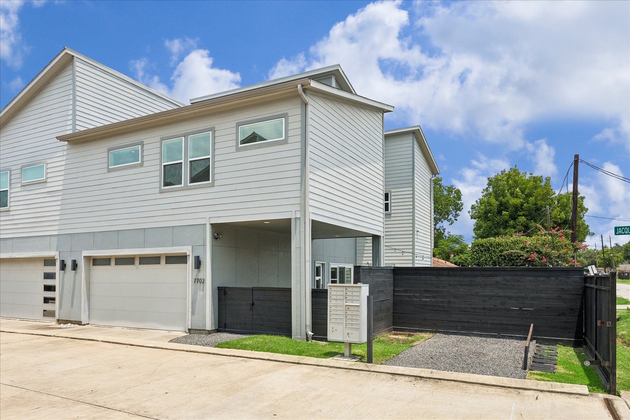  7702 Jacquelyn Oaks Road - 物件實景