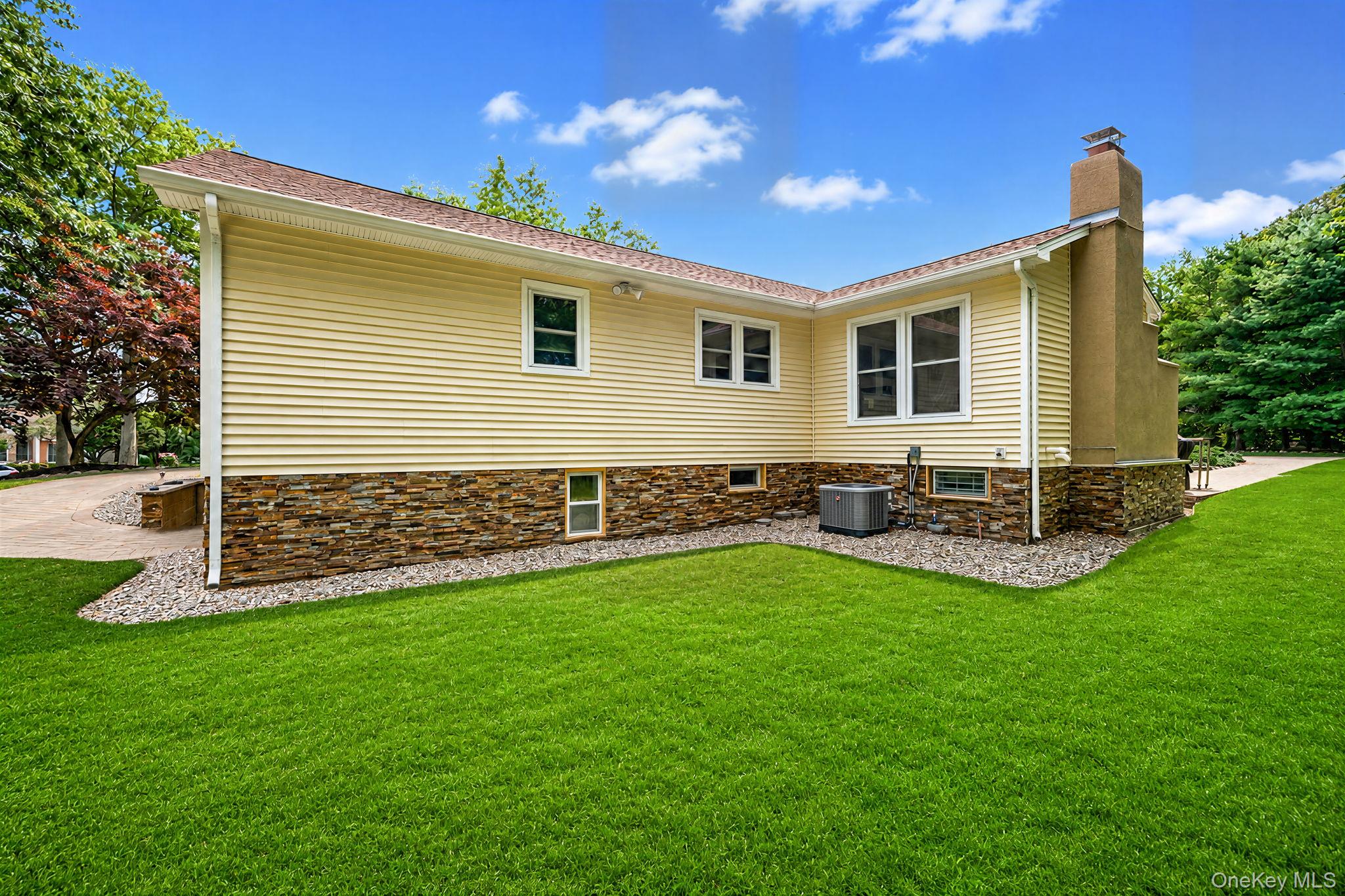  10 Williamsburg Drive, Northport, NY, 11768 - 物件實景