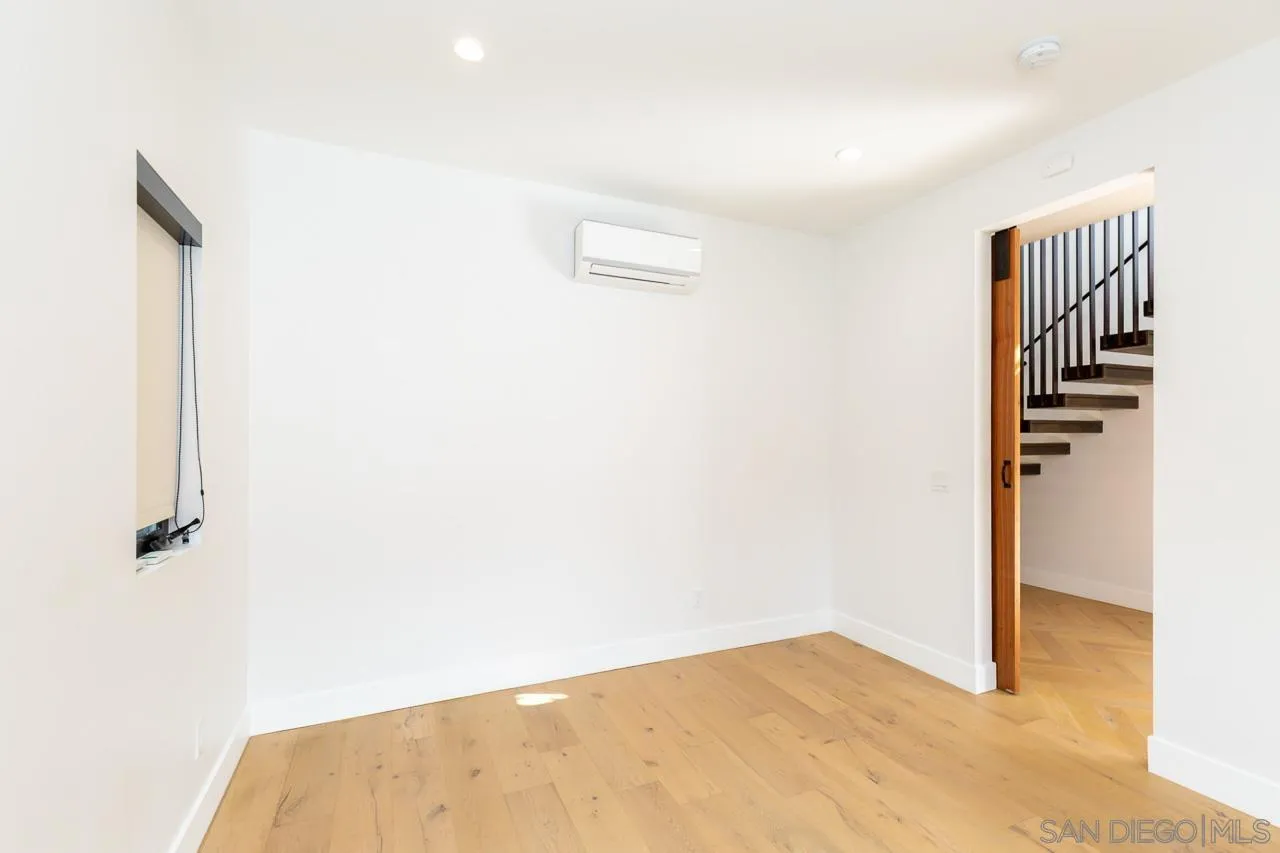 La Jolla, California, 92037, United States, 4 Bedrooms Bedrooms, ,3 BathroomsBathrooms,Residential,For Sale,1992074