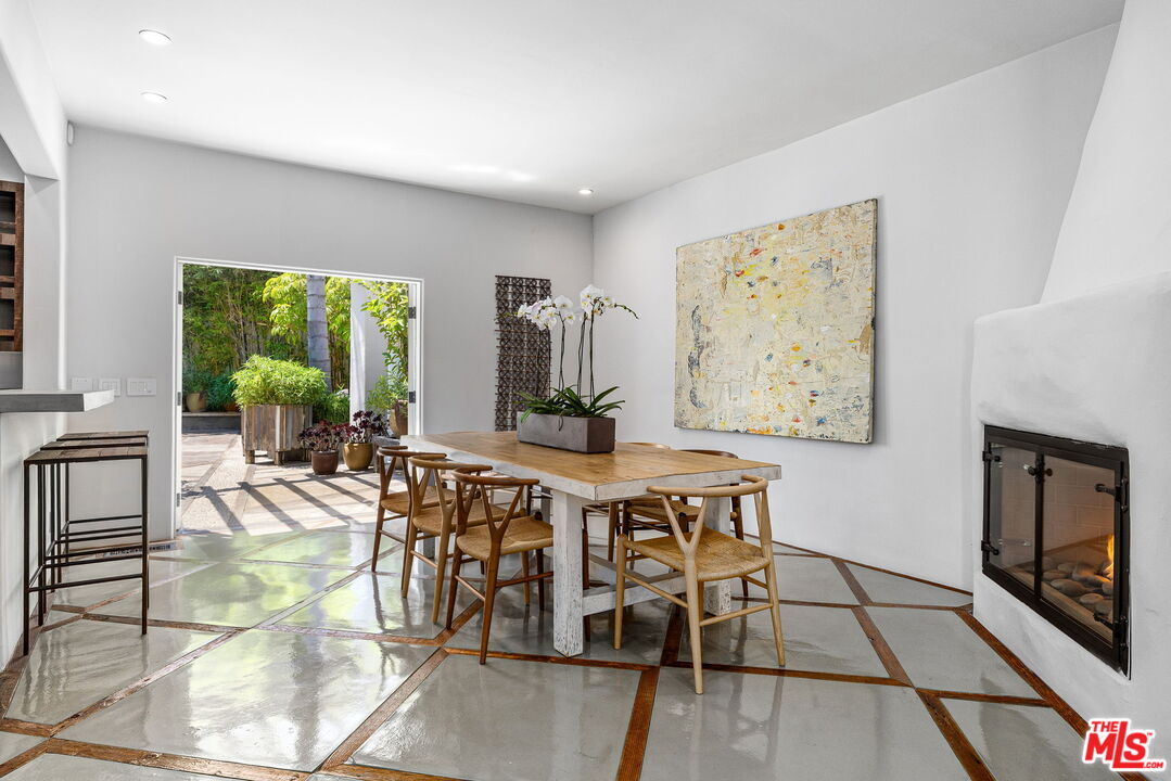 Los Angeles, California, 90069, United States, 4 Bedrooms Bedrooms, ,4 BathroomsBathrooms,Residential,For Sale,1911596