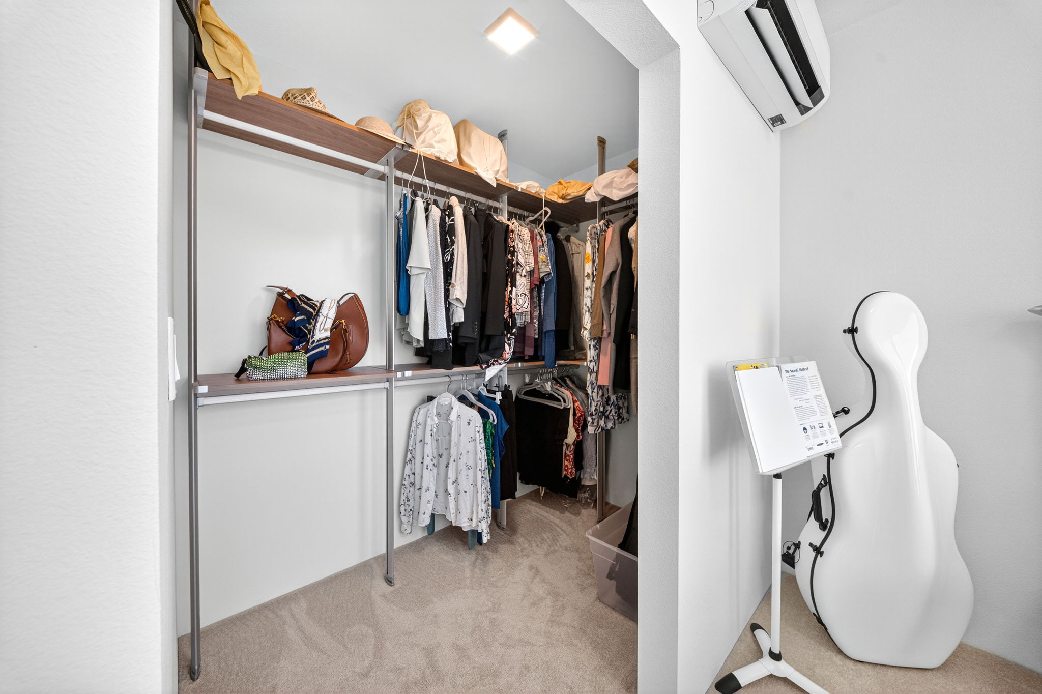 Honolulu, Hawaii, 96814, United States, 2 Bedrooms Bedrooms, ,2 BathroomsBathrooms,Residential,For Sale,1990475