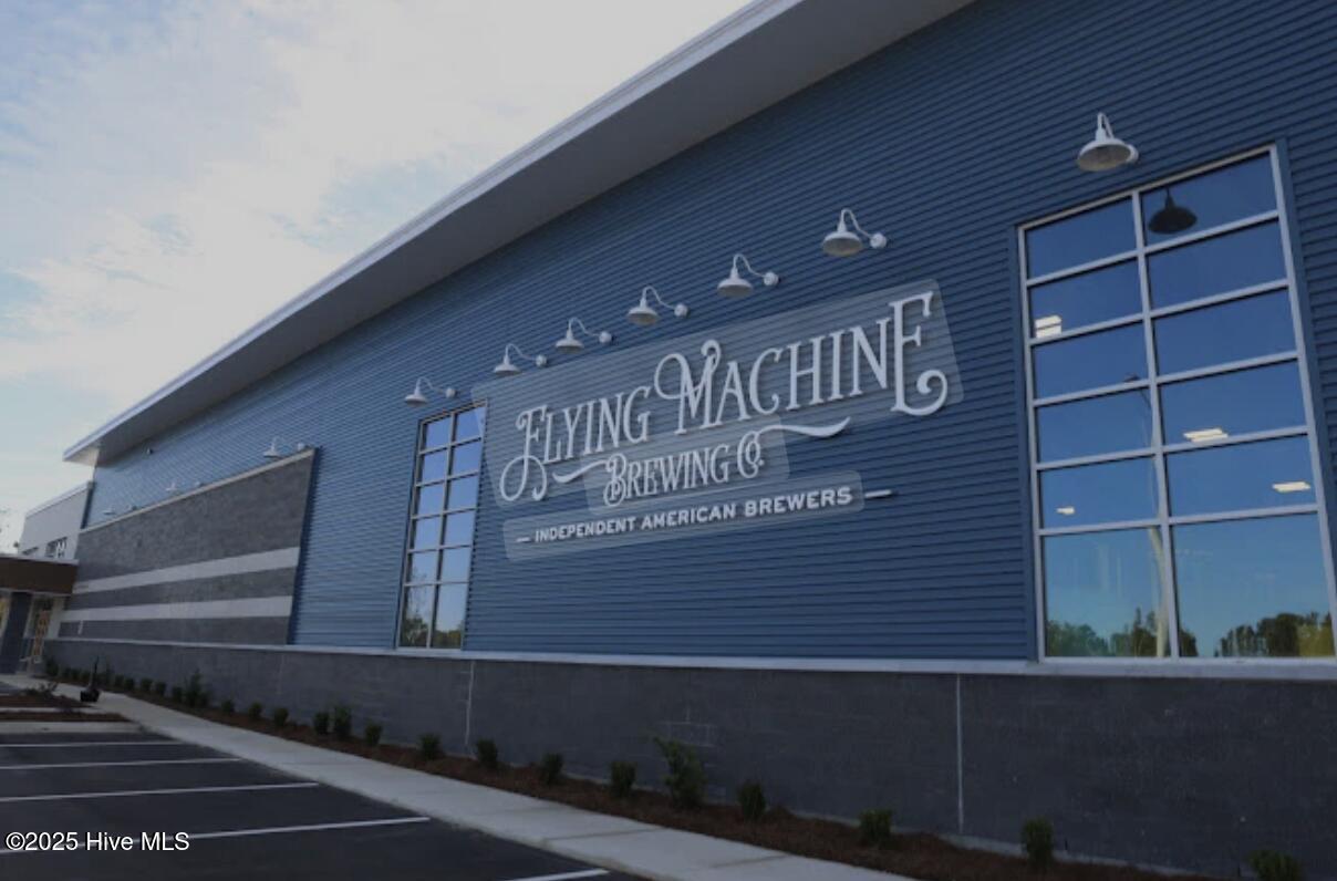 Wilmington, North Carolina, 28403, United States, 4 Bedrooms Bedrooms, ,2 BathroomsBathrooms,Residential,For Sale,1991913