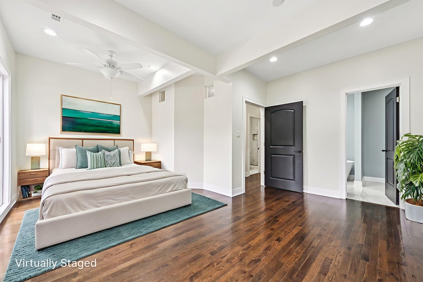 Chicago, Illinois, 60637, United States, 4 Bedrooms Bedrooms, ,4 BathroomsBathrooms,Residential,For Sale,1881153