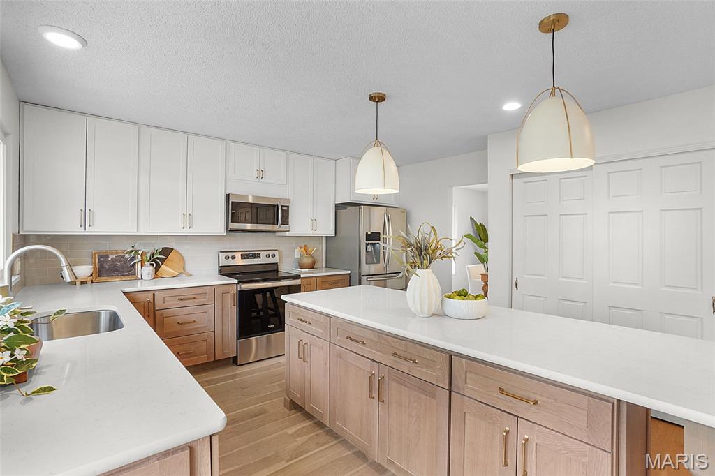 Ellisville, Missouri, 63011, United States, 4 Bedrooms Bedrooms, ,3 BathroomsBathrooms,Residential,For Sale,1989031