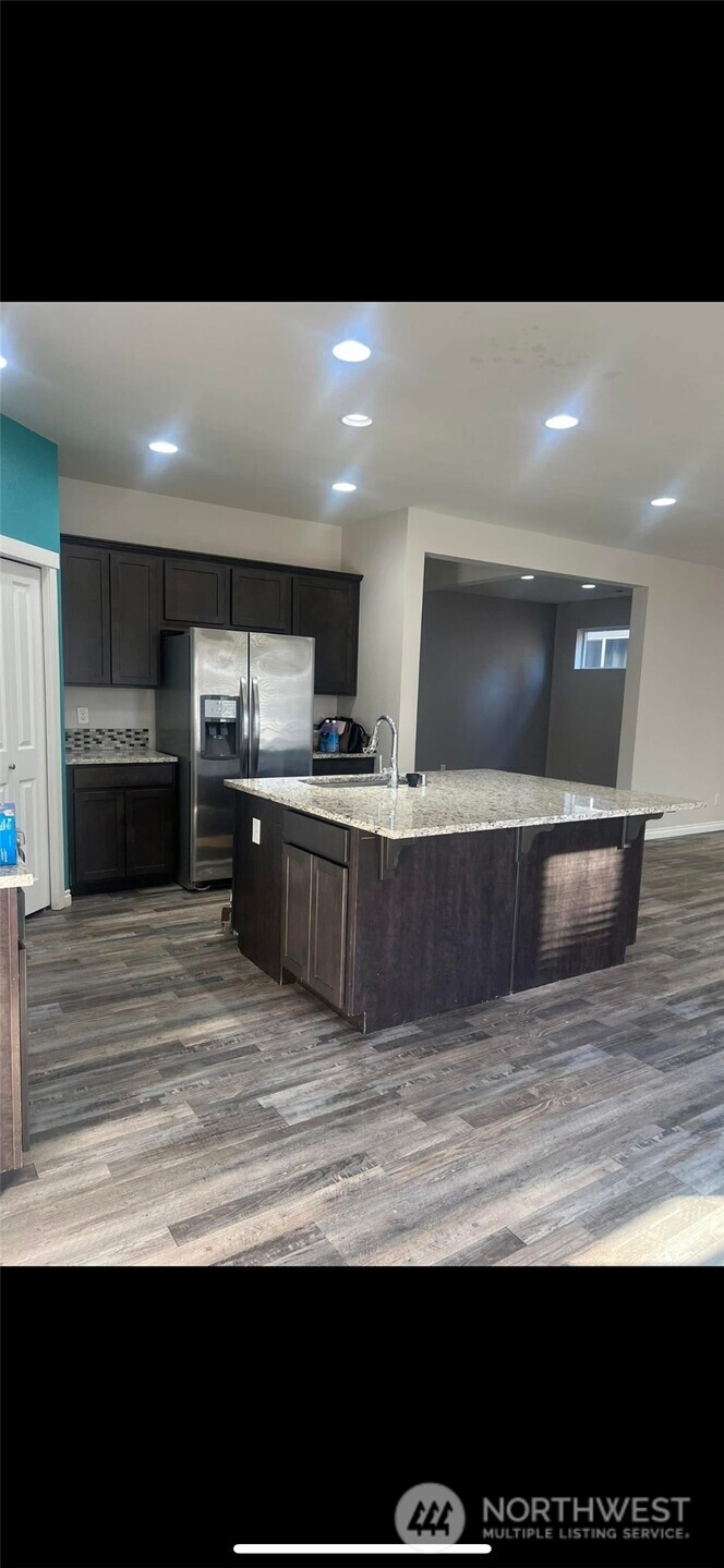 Puyallup, Washington, 98374, United States, 4 Bedrooms Bedrooms, ,3 BathroomsBathrooms,Residential,For Sale,1896837
