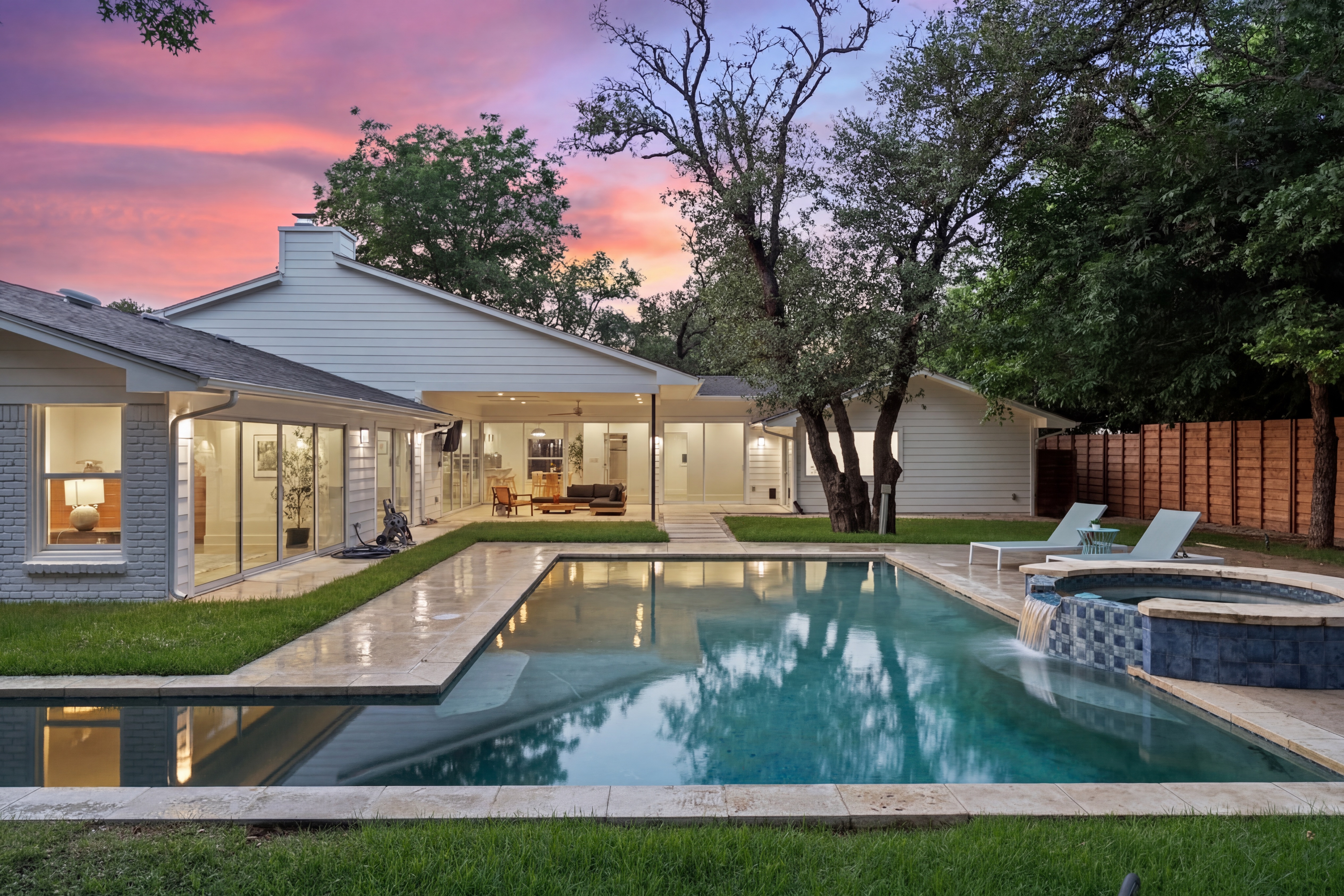  Midcentury Modern NW Hills Off Market - Lap Pool, Huge Windows, Renovated - 物件實景