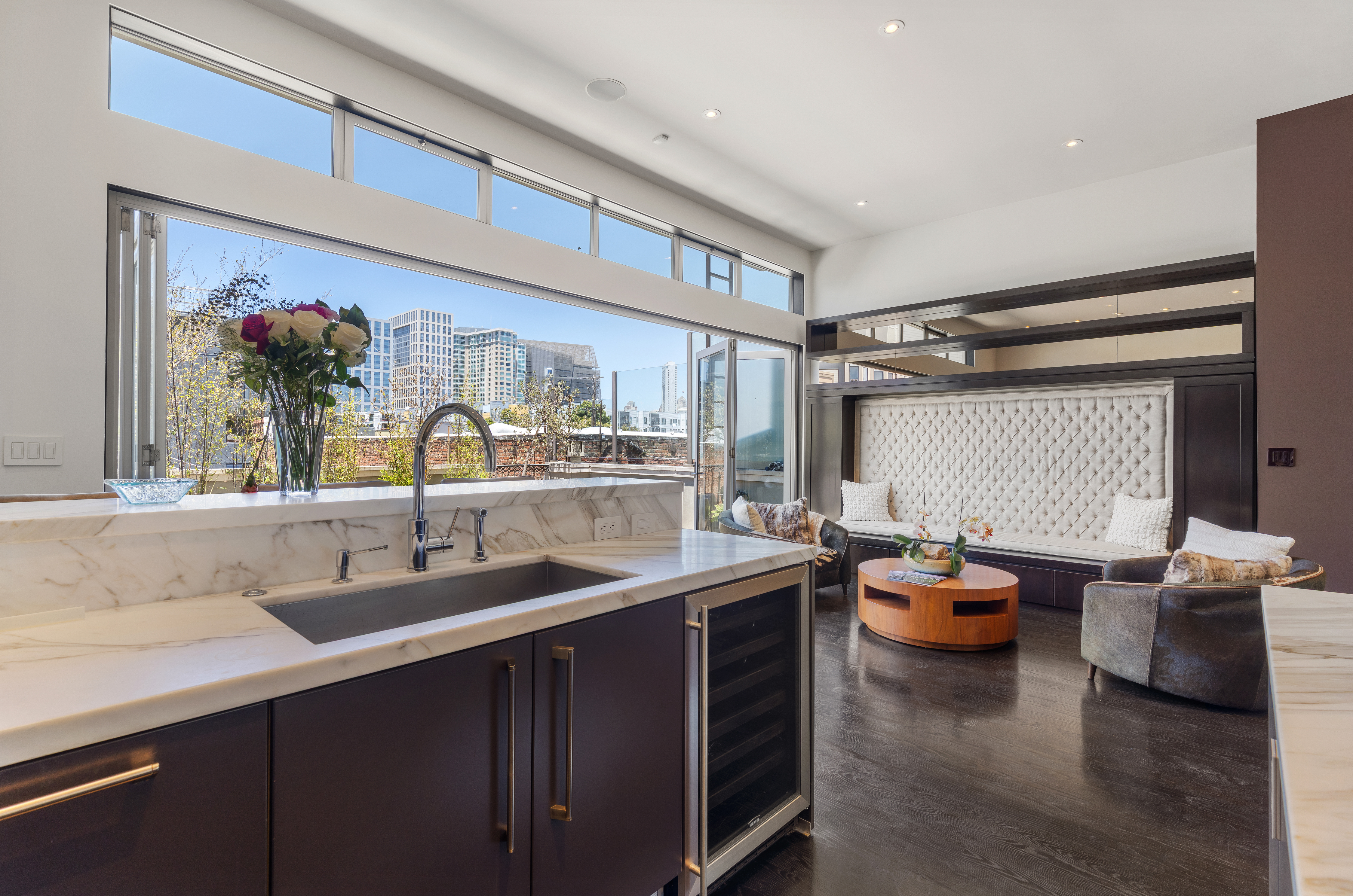  Spectacular Renovated SOMA Home with Rare Museum-Like 7-Car Garage - 物件實景