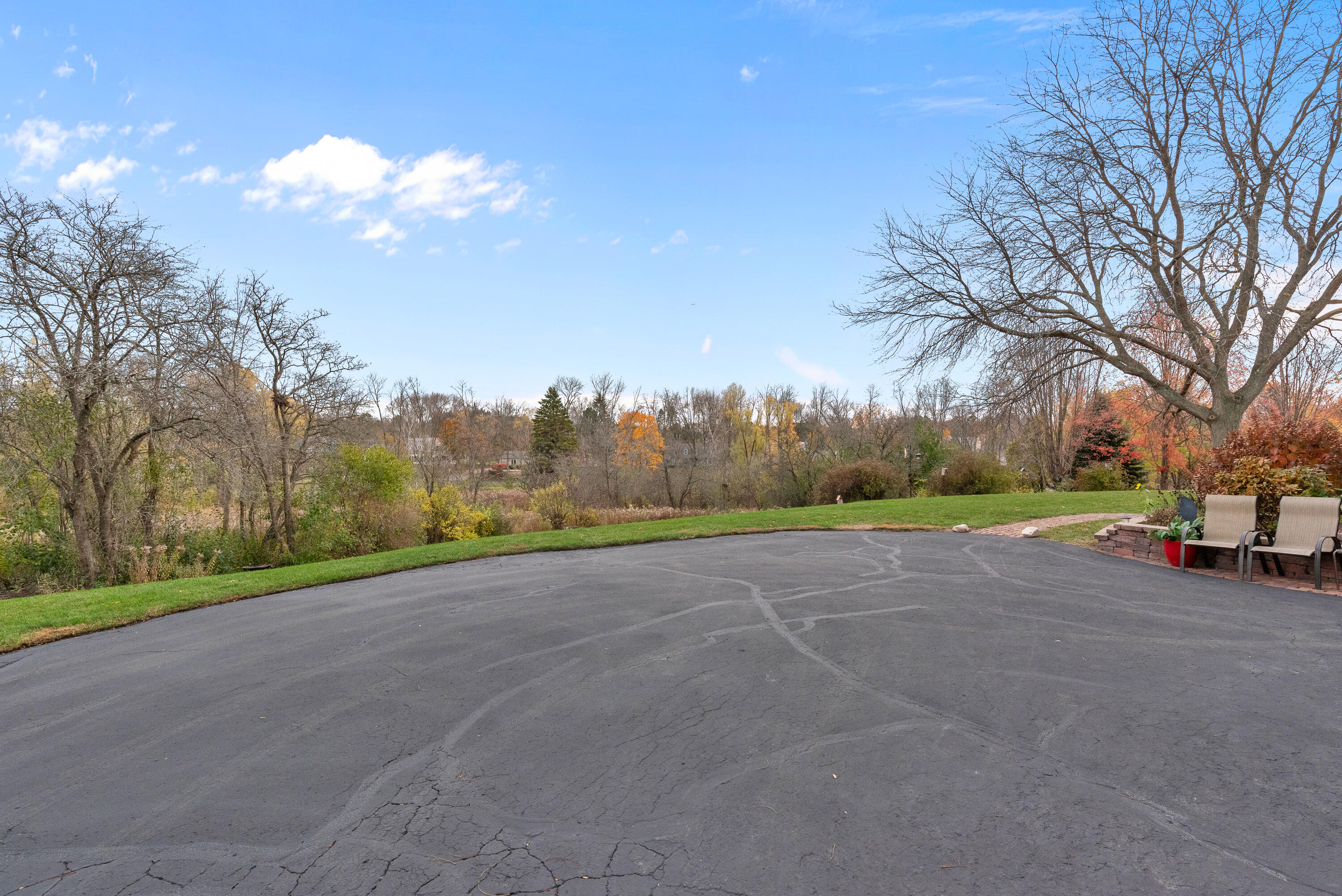 Mequon, Wisconsin, 53092, United States, 4 Bedrooms Bedrooms, ,3 BathroomsBathrooms,Residential,For Sale,1989588