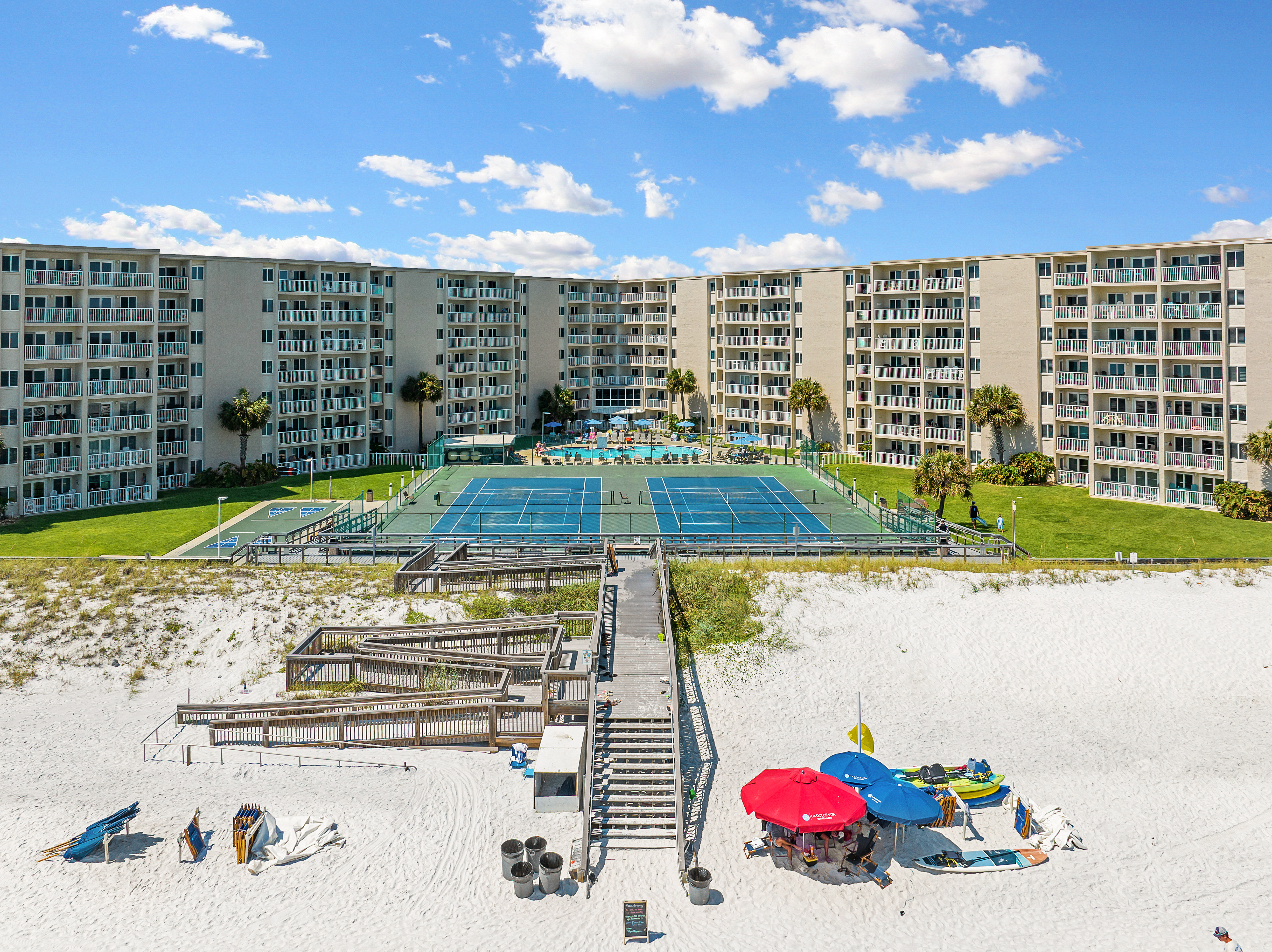  Income-Producing Gulf-View Condo Steps from the Sand - 物件實景