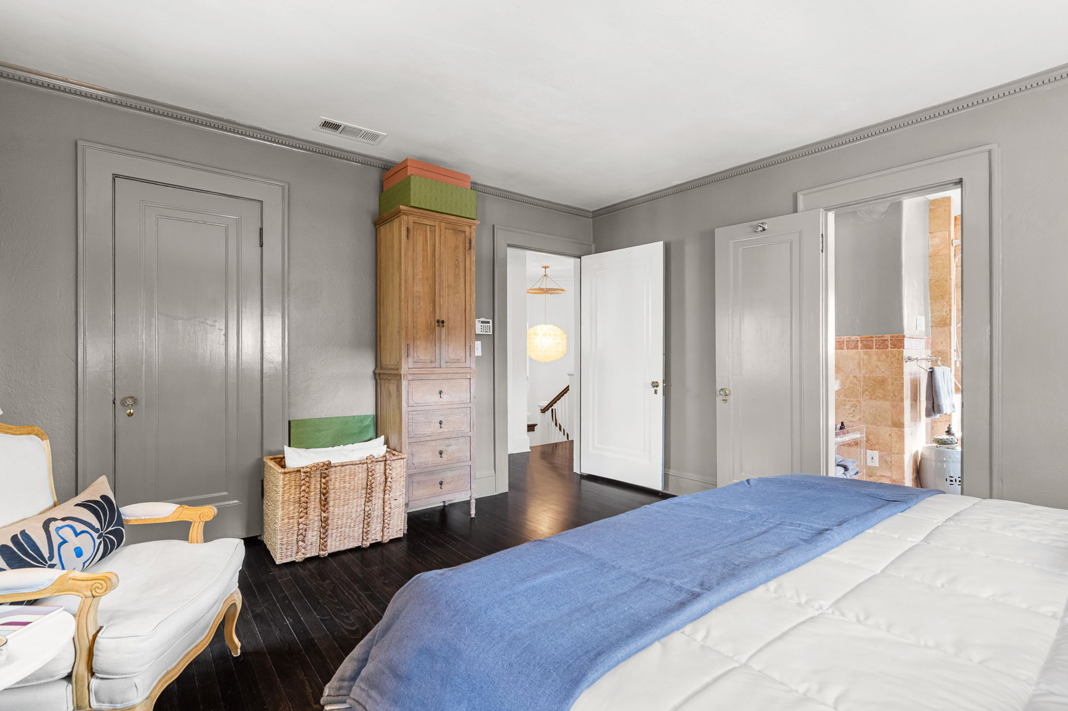  Timeless Ardmore Park Home Blends Classic Charm with Custom Renovations - 物件實景