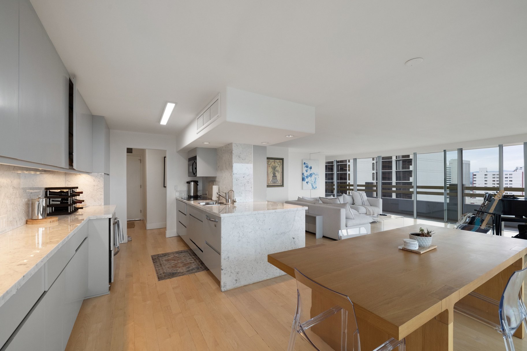  Chic Downtown Condo with Mountain & River Views - 物件實景