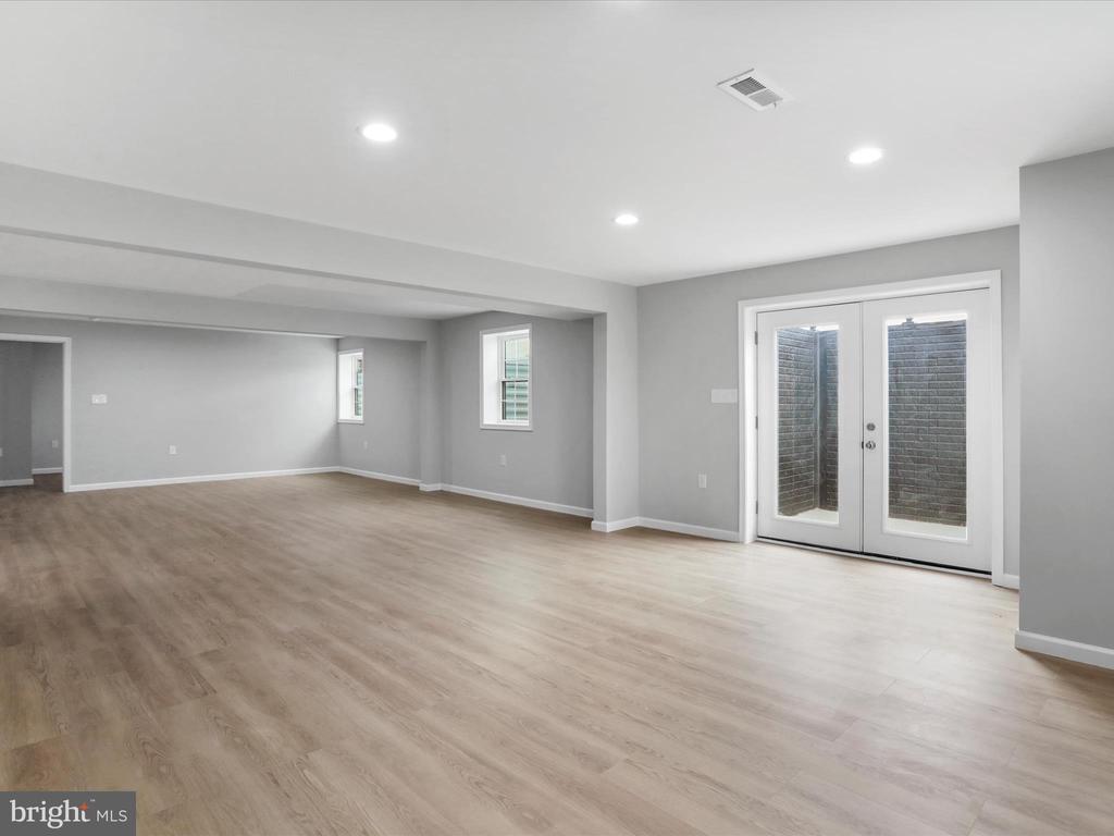 Woodstock, Virginia, 22664, United States, 5 Bedrooms Bedrooms, ,3 BathroomsBathrooms,Residential,For Sale,1982458