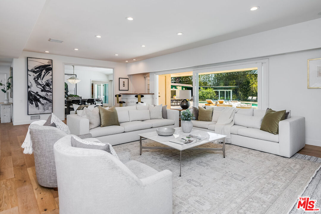 Beverly Hills, California, 90210, United States, 6 Bedrooms Bedrooms, ,6 BathroomsBathrooms,Residential,For Sale,1793530