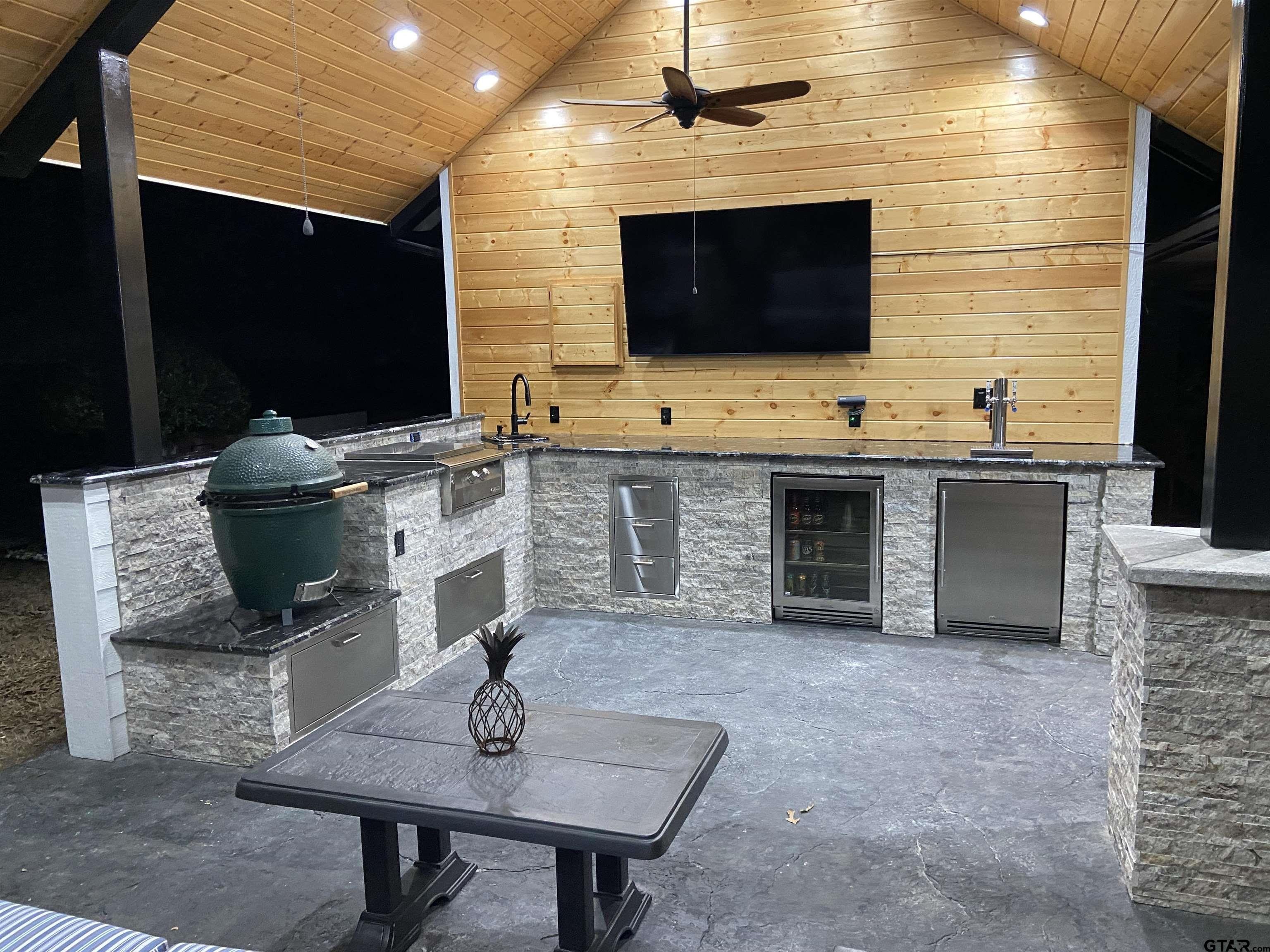 Pittsburg, Texas, 75686, United States, 4 Bedrooms Bedrooms, ,5 BathroomsBathrooms,Residential,For Sale,1942722
