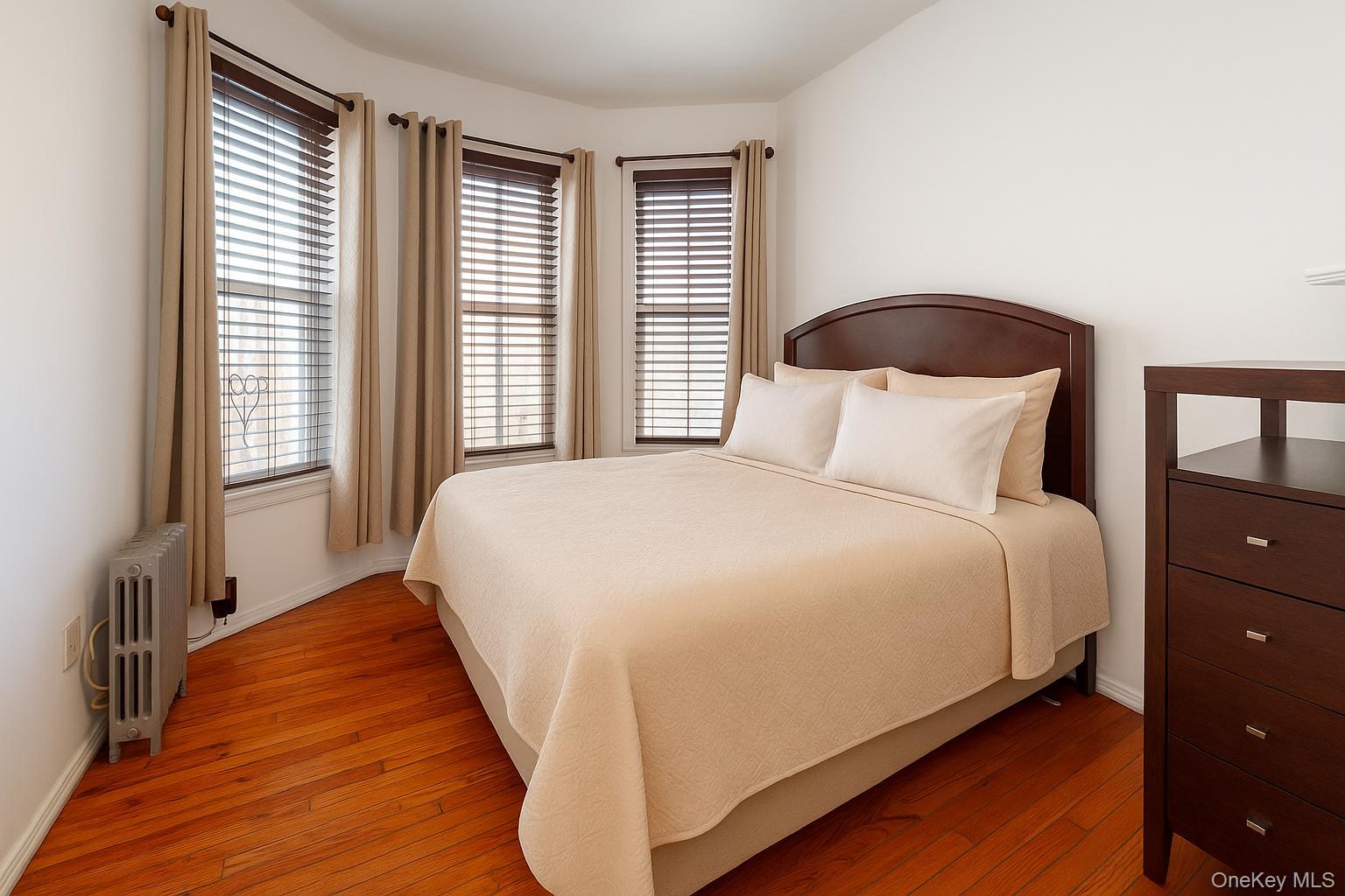 Jamaica, New York, 11435, United States, 4 Bedrooms Bedrooms, ,3 BathroomsBathrooms,Residential,For Sale,1927157