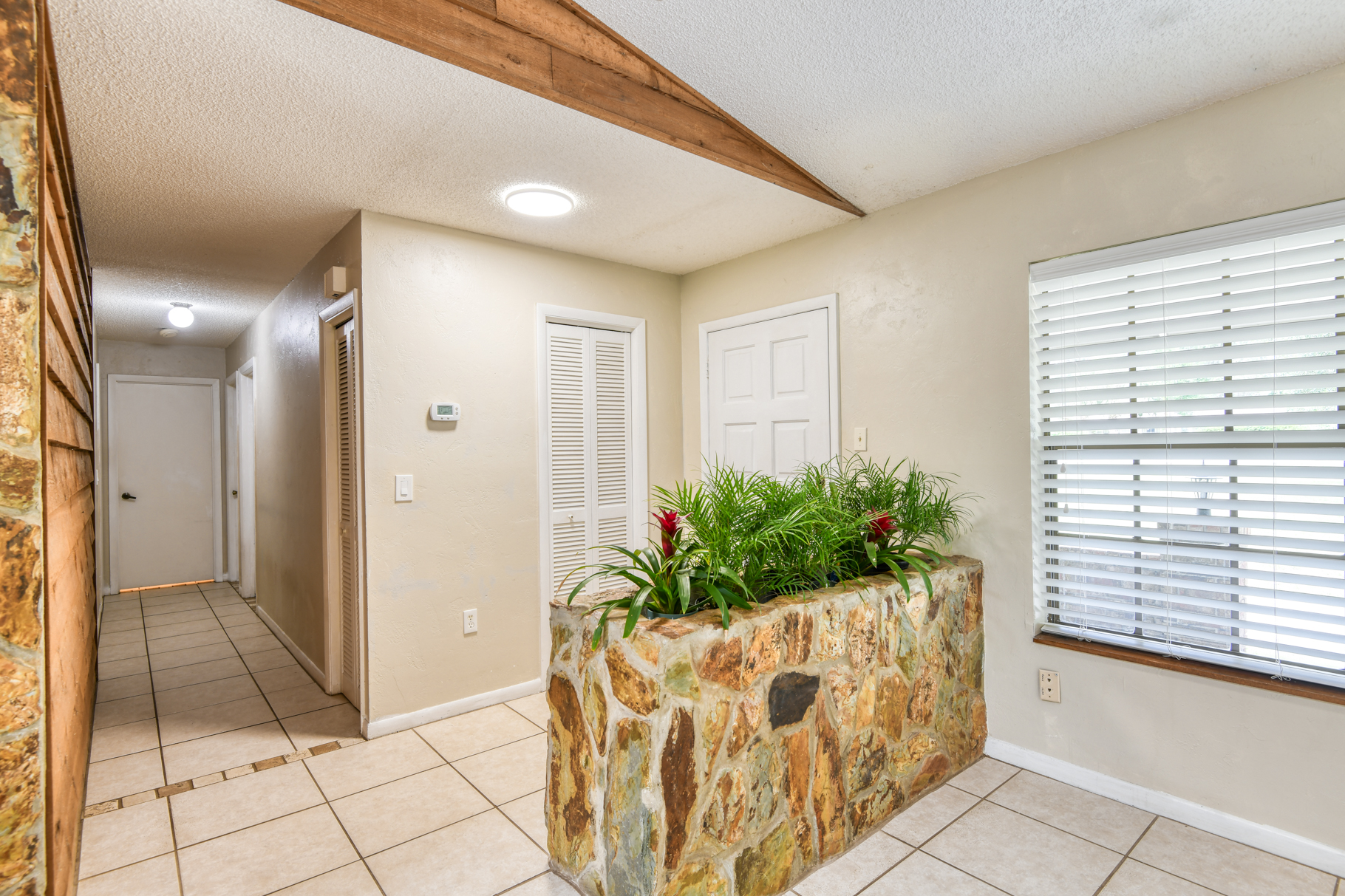 Palatka, Florida, 32177, United States, 4 Bedrooms Bedrooms, ,3 BathroomsBathrooms,Residential,For Sale,1865874