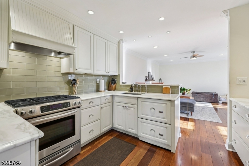 Wayne Twp., New Jersey, 07470, United States, 2 Bedrooms Bedrooms, ,3 BathroomsBathrooms,Residential,For Sale,2002003