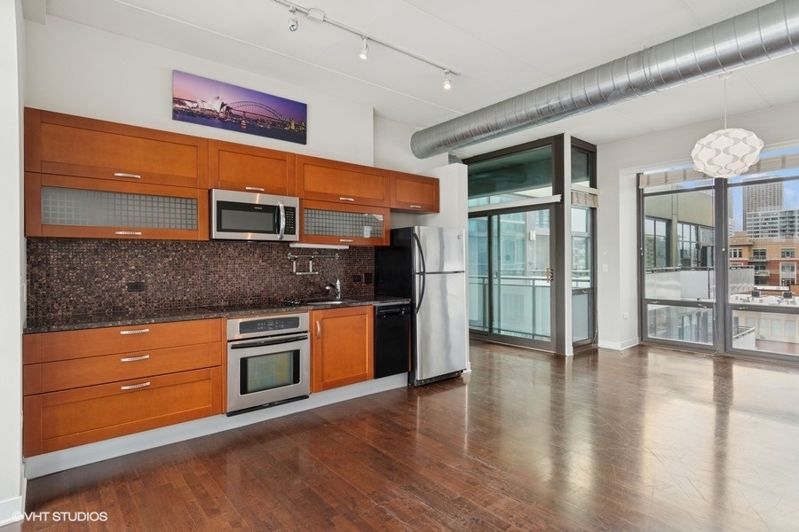 Chicago, Illinois, 60661, United States, 2 Bedrooms Bedrooms, ,2 BathroomsBathrooms,Residential,For Sale,1942571