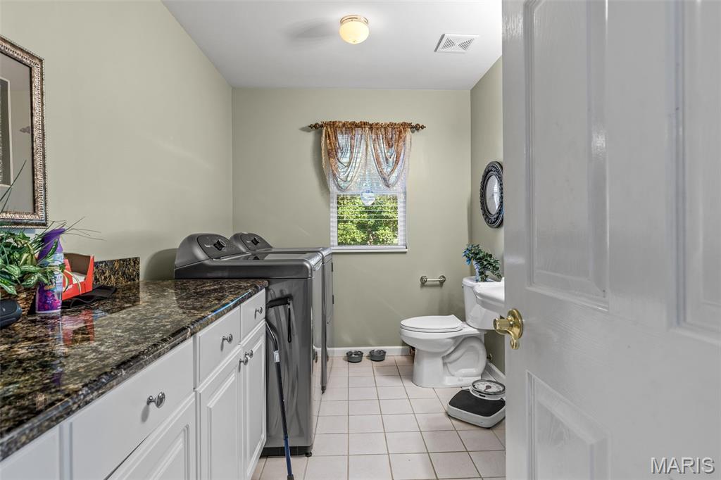 Farmington, Missouri, 63640, United States, 3 Bedrooms Bedrooms, ,3 BathroomsBathrooms,Residential,For Sale,1942281